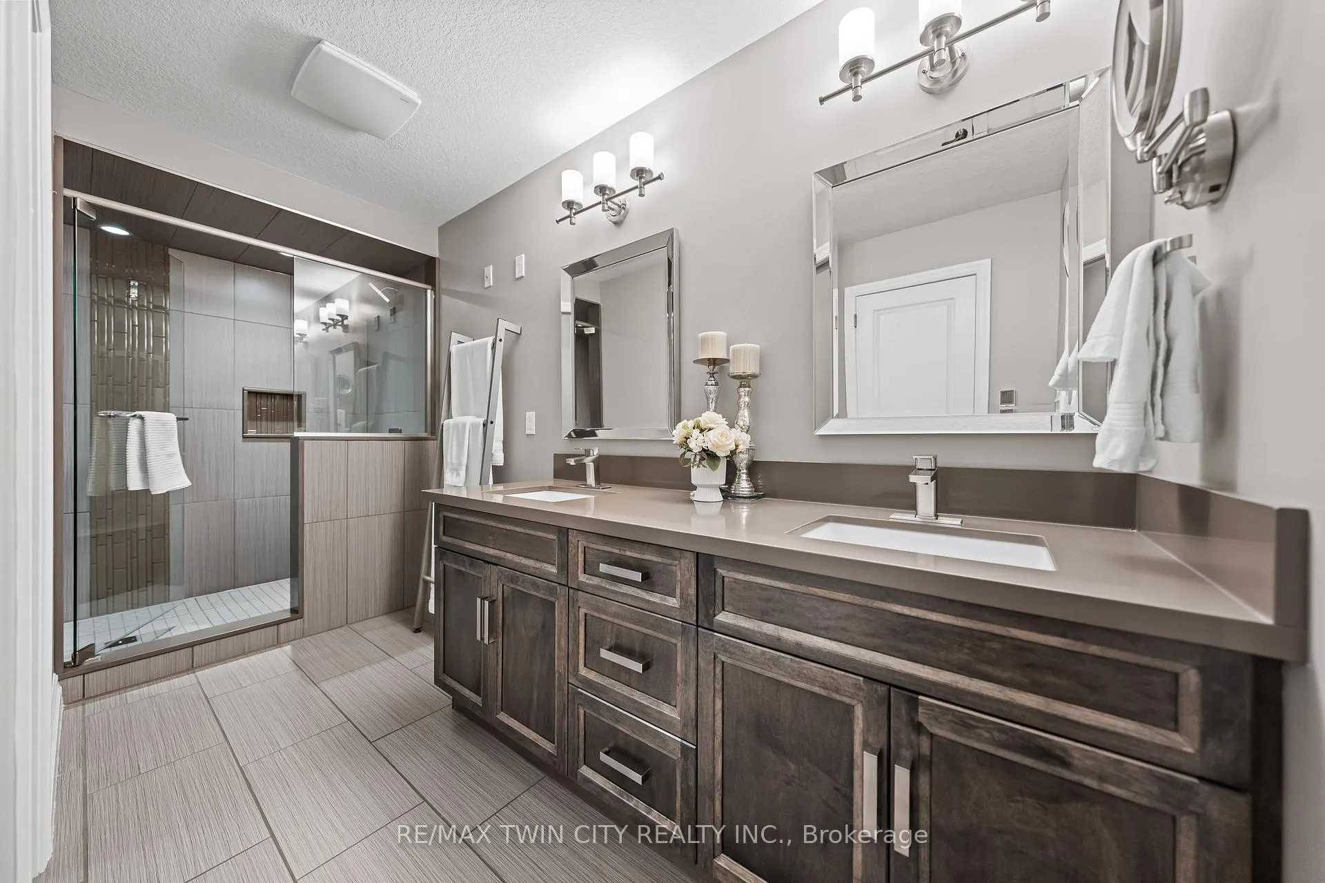 Photo 30 of 155 Oak Park Drive, Waterloo — HOMEH