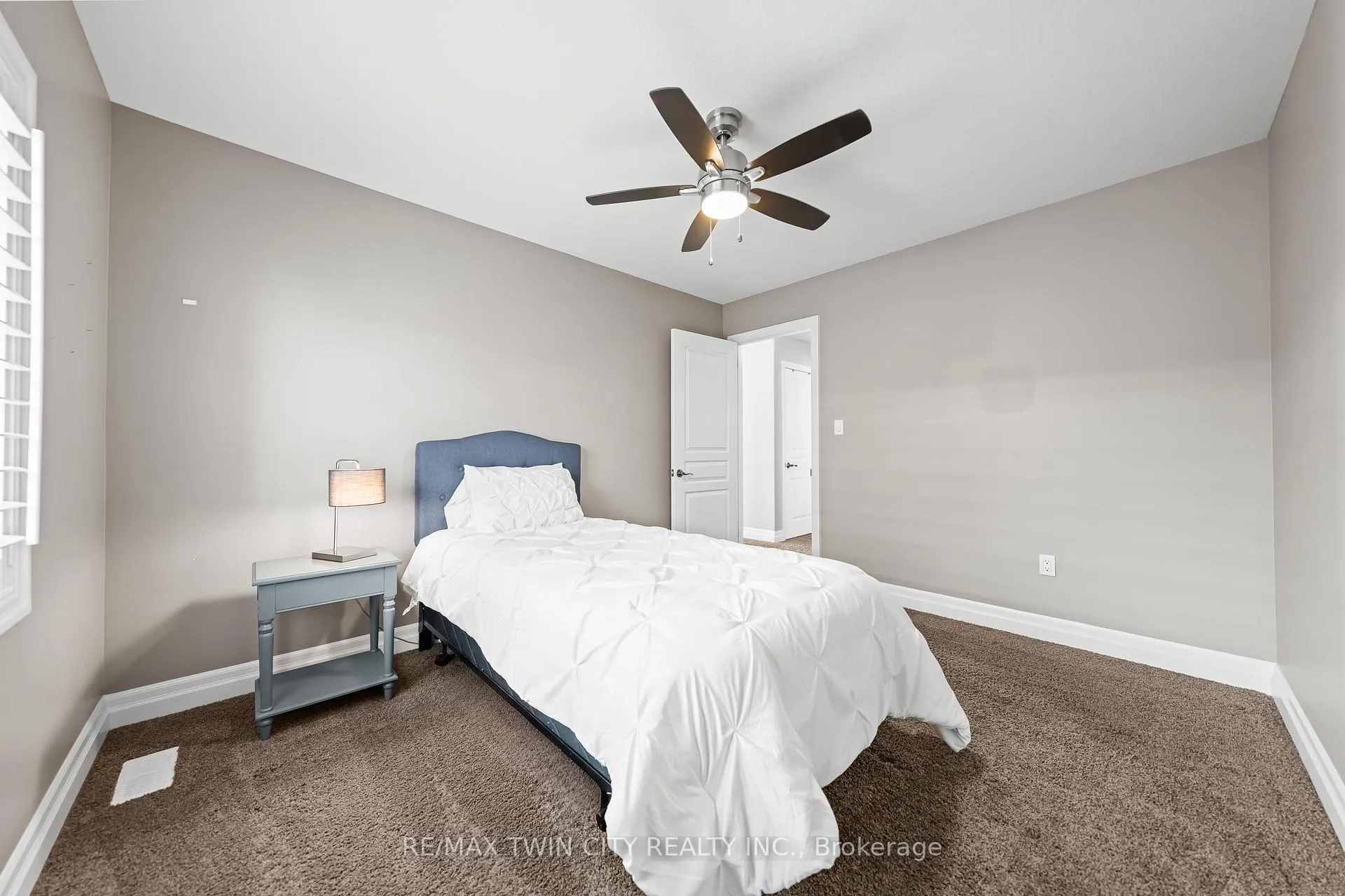 Photo 32 of 155 Oak Park Drive, Waterloo — HOMEH