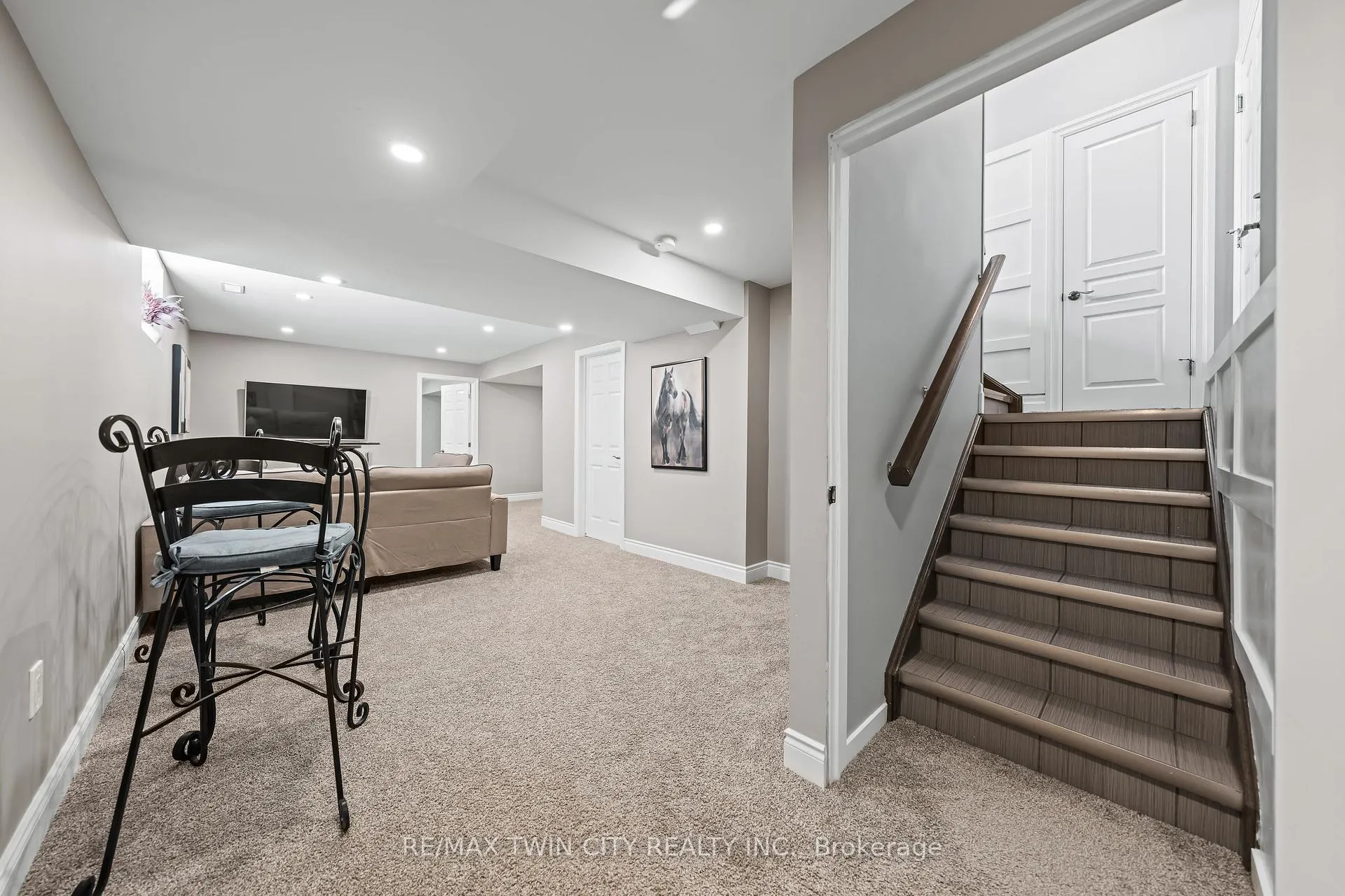 Photo 34 of 155 Oak Park Drive, Waterloo — HOMEH