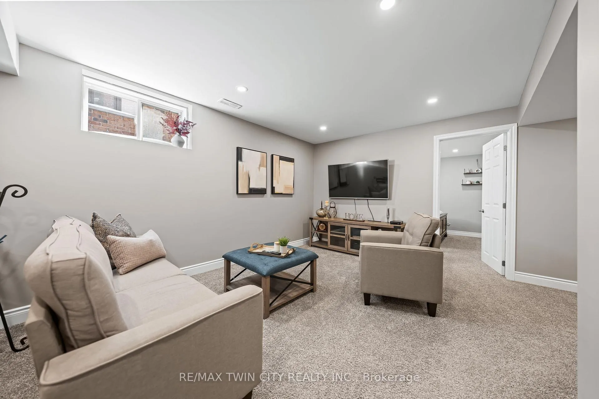Photo 35 of 155 Oak Park Drive, Waterloo — HOMEH