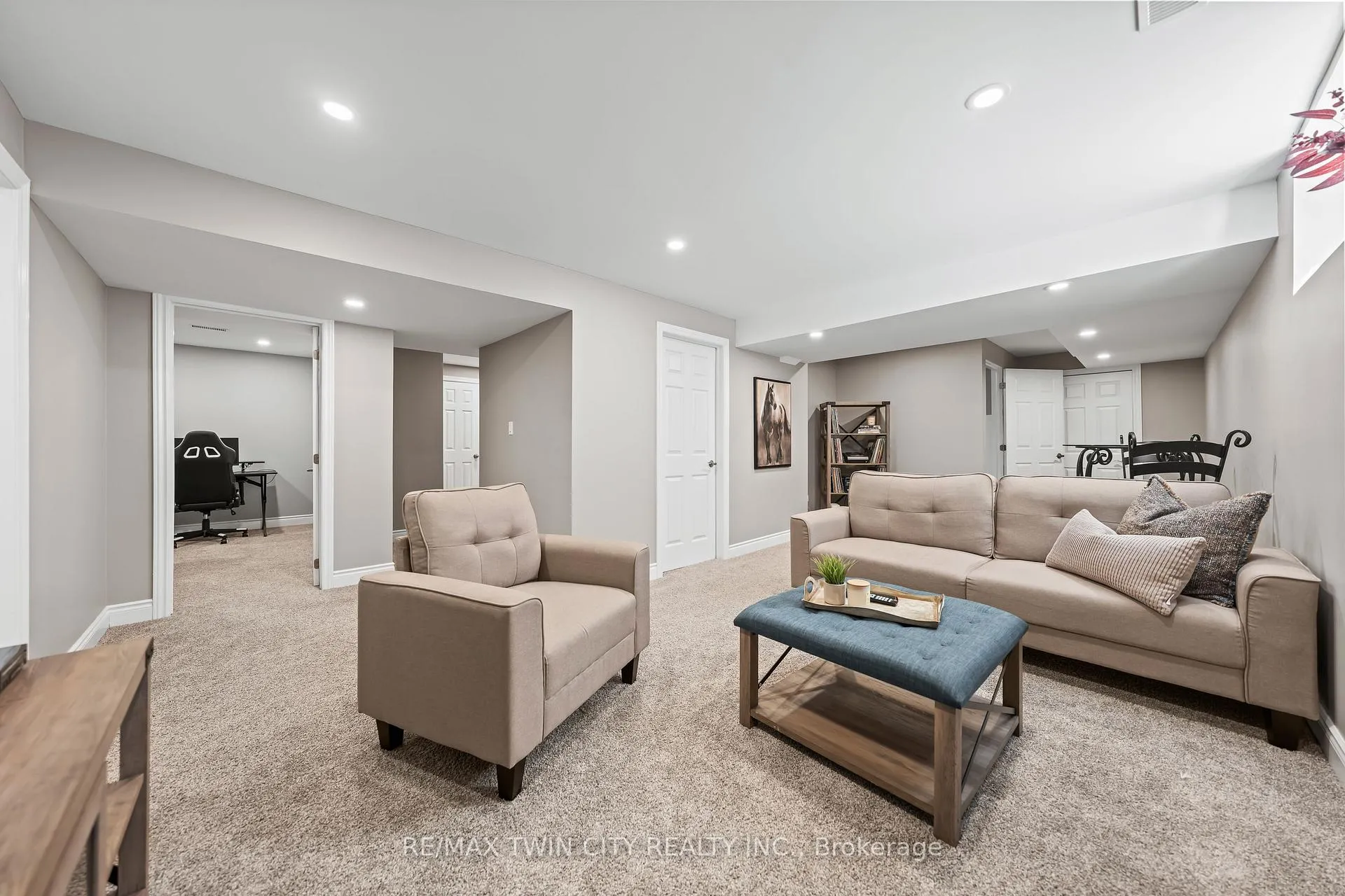 Photo 36 of 155 Oak Park Drive, Waterloo — HOMEH