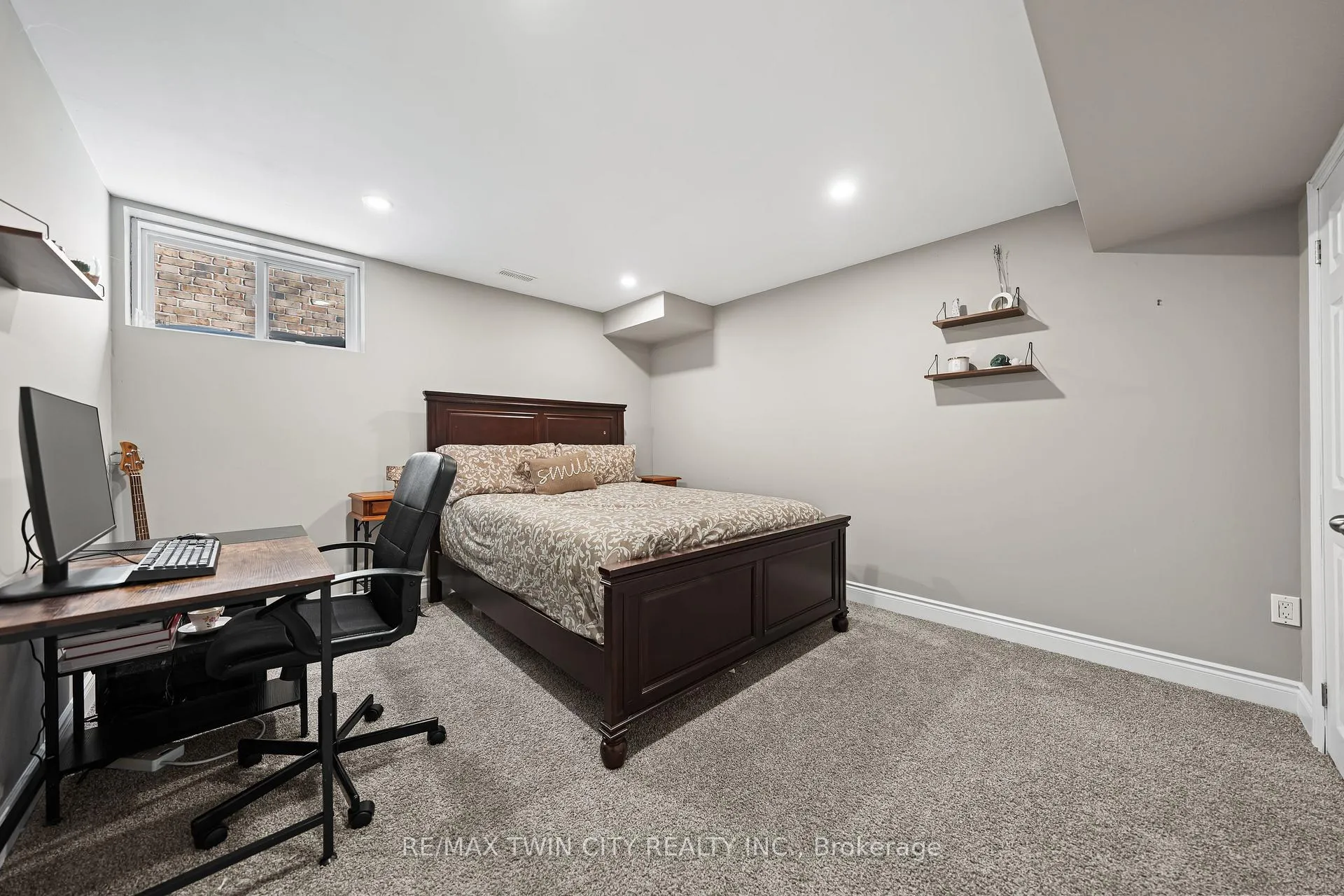 Photo 37 of 155 Oak Park Drive, Waterloo — HOMEH