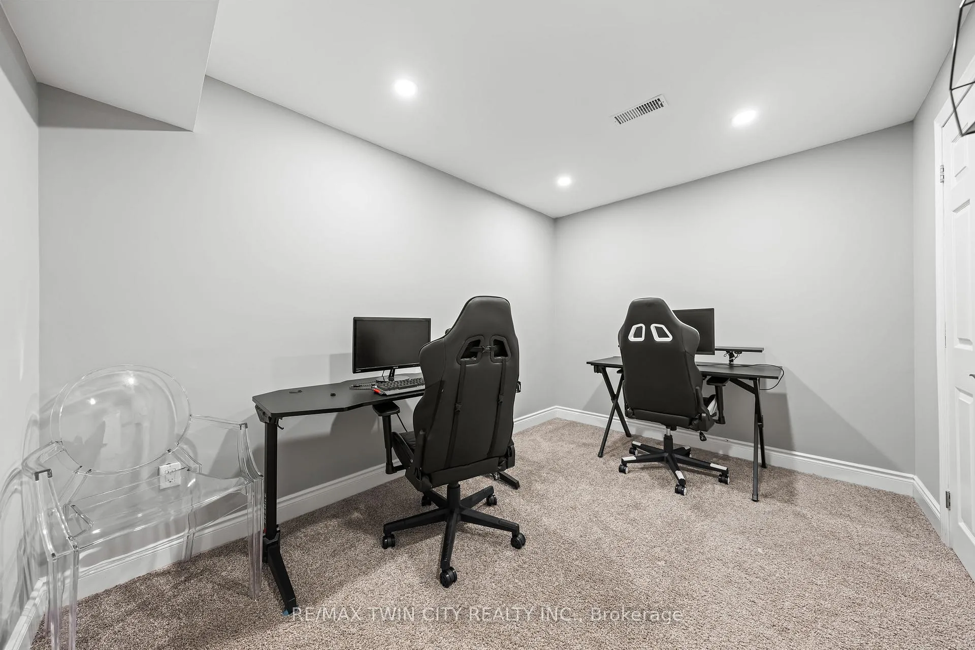 Photo 38 of 155 Oak Park Drive, Waterloo — HOMEH