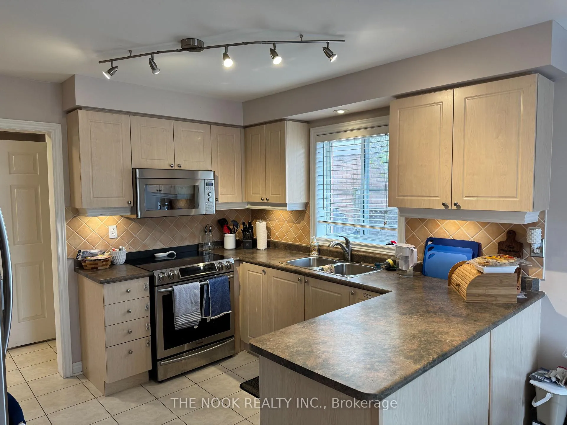 Photo 14 of 171 Willowbrook Drive, Whitby, Pringle Creek — HOMEH
