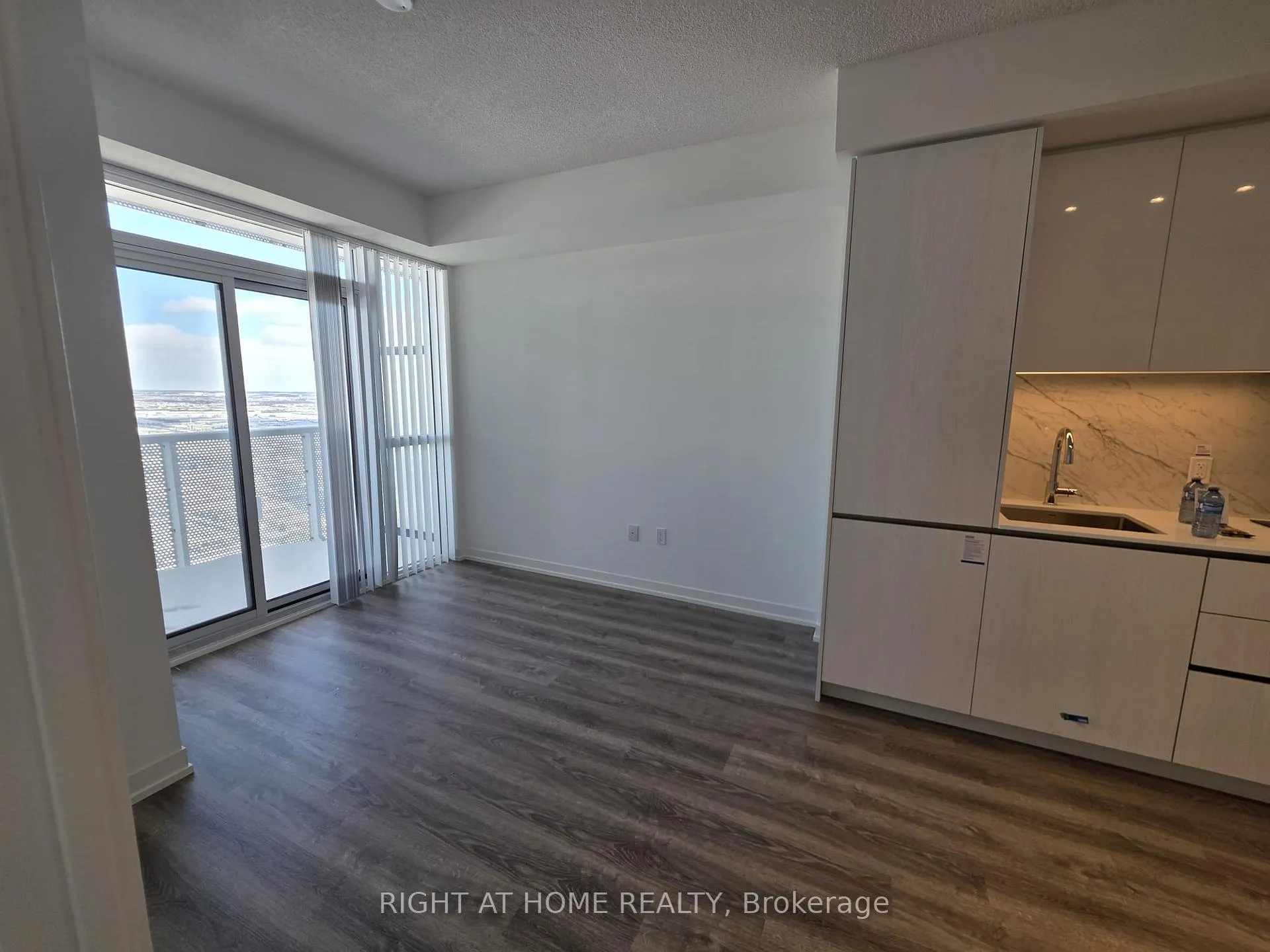 Photo 3 of Unit 5603, 8 Interchange Way, Vaughan, Vaughan Corporate Centre — HOMEH