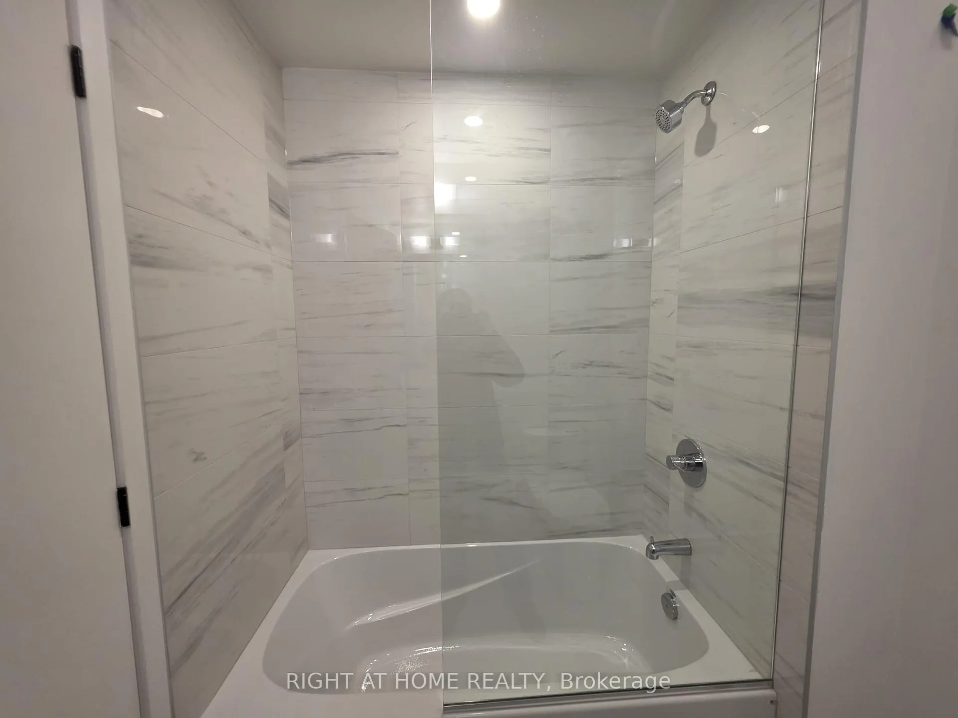 Photo 6 of Unit 5603, 8 Interchange Way, Vaughan, Vaughan Corporate Centre — HOMEH