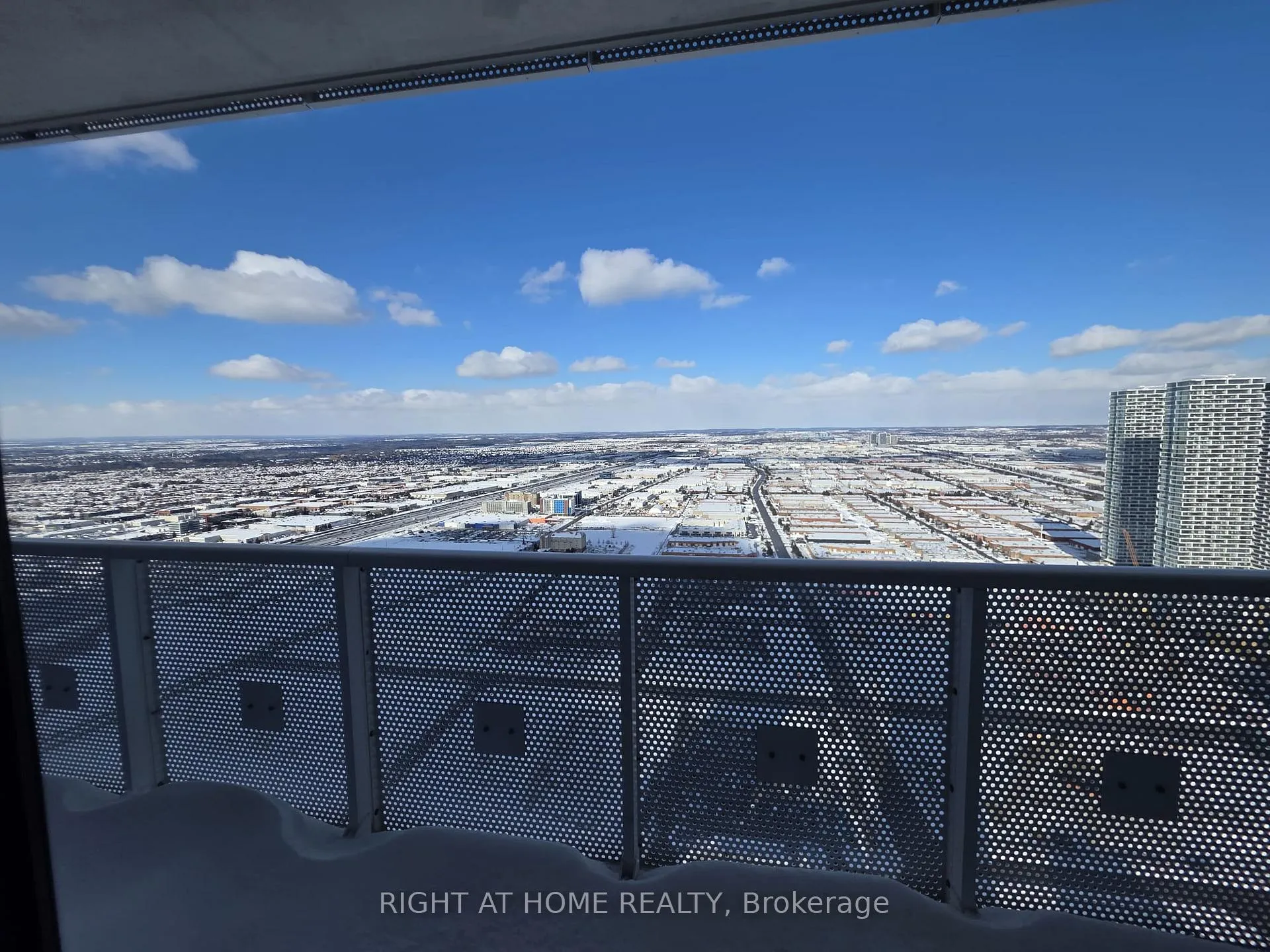 Photo 9 of Unit 5603, 8 Interchange Way, Vaughan, Vaughan Corporate Centre — HOMEH