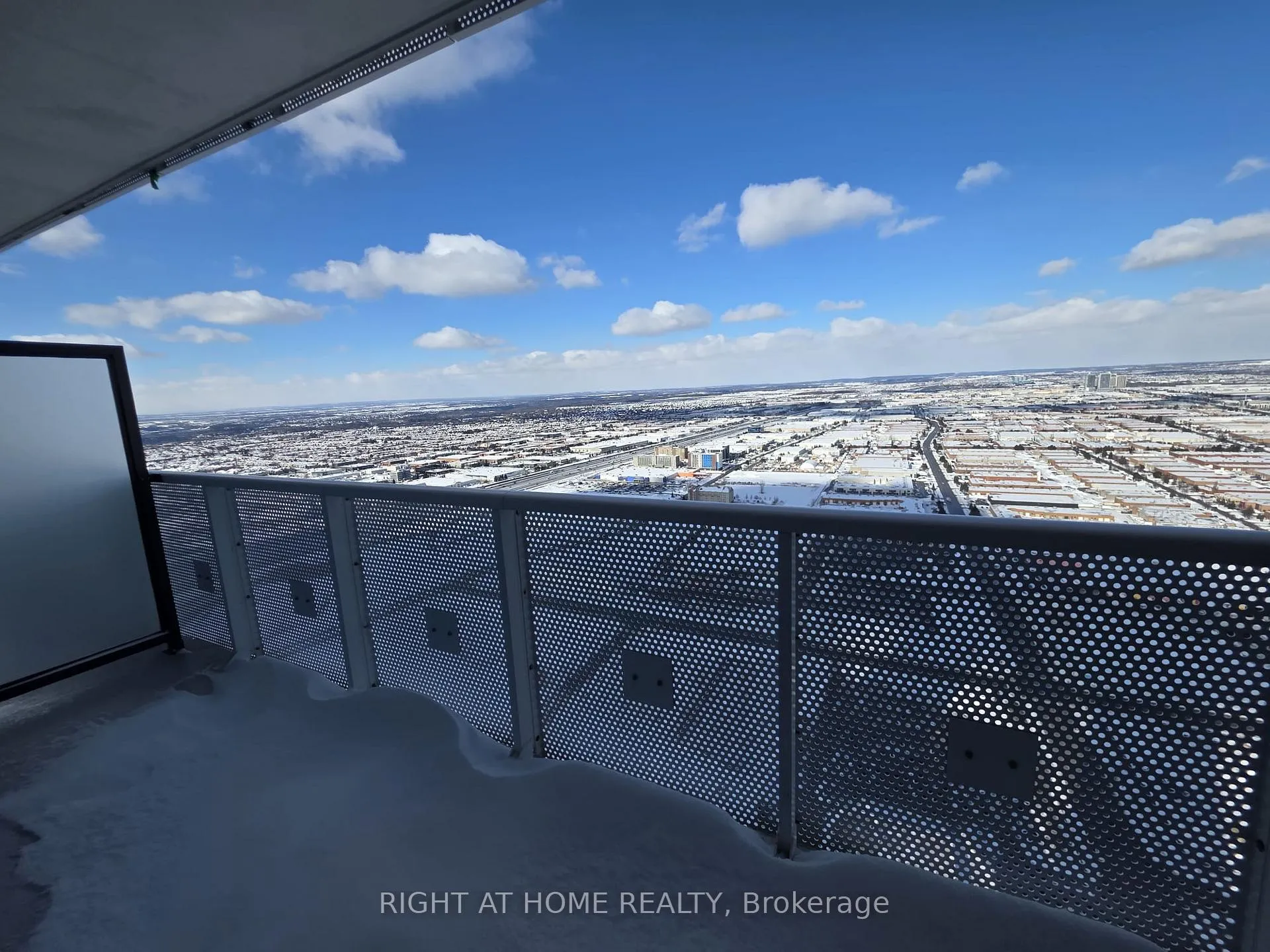 Photo 10 of Unit 5603, 8 Interchange Way, Vaughan, Vaughan Corporate Centre — HOMEH