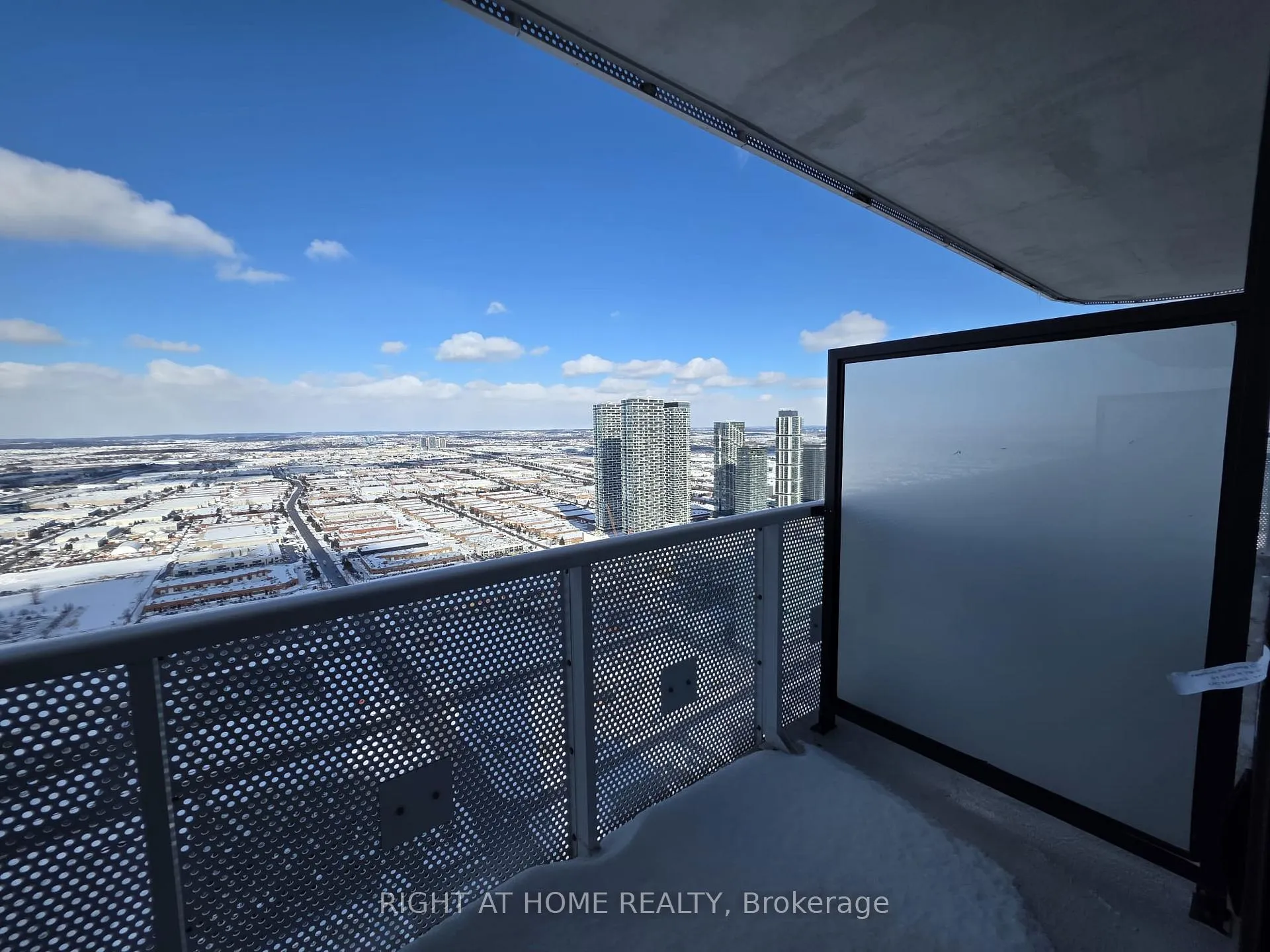 Photo 11 of Unit 5603, 8 Interchange Way, Vaughan, Vaughan Corporate Centre — HOMEH