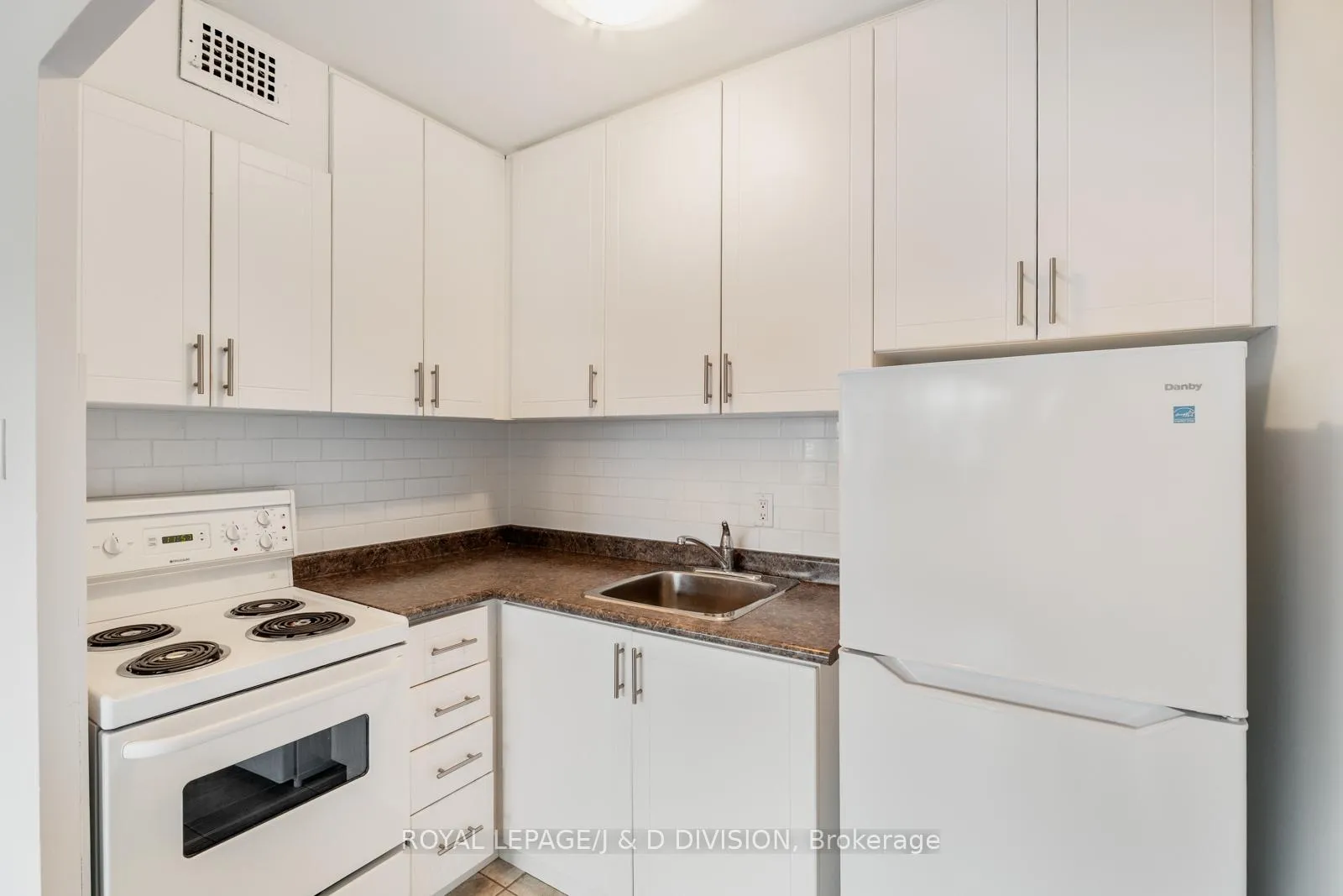 Photo 6 of Unit 34, 494 Avenue Road, Toronto, Forest Hill South — HOMEH