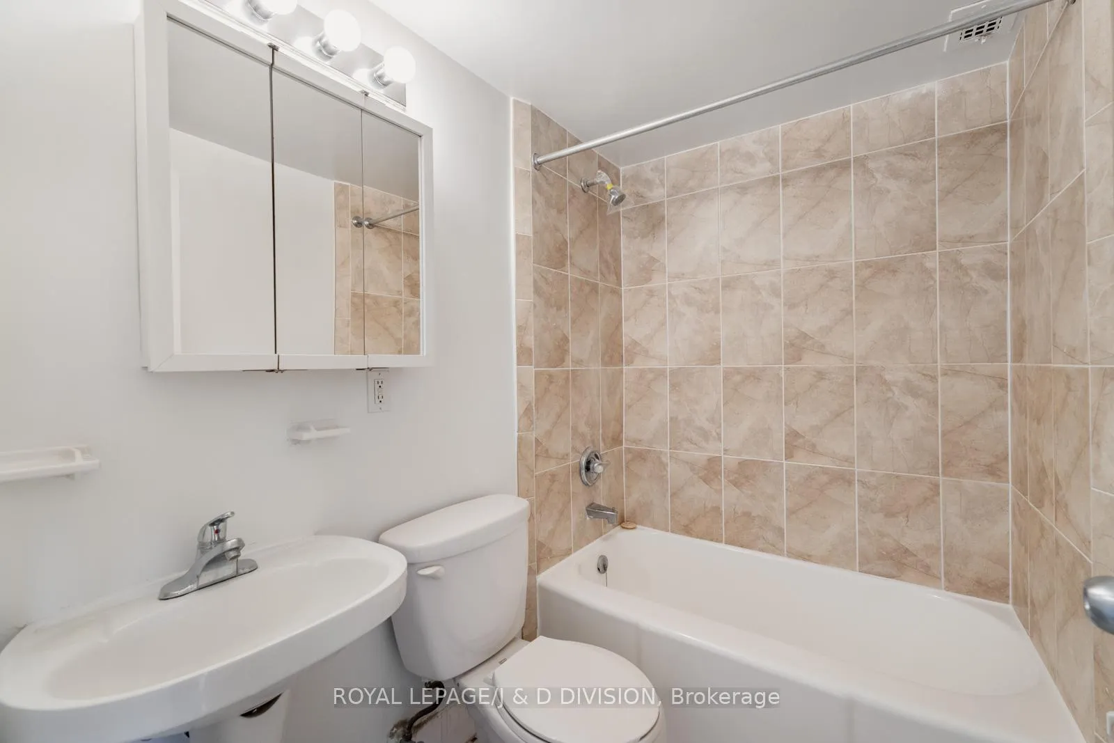 Photo 13 of Unit 34, 494 Avenue Road, Toronto, Forest Hill South — HOMEH