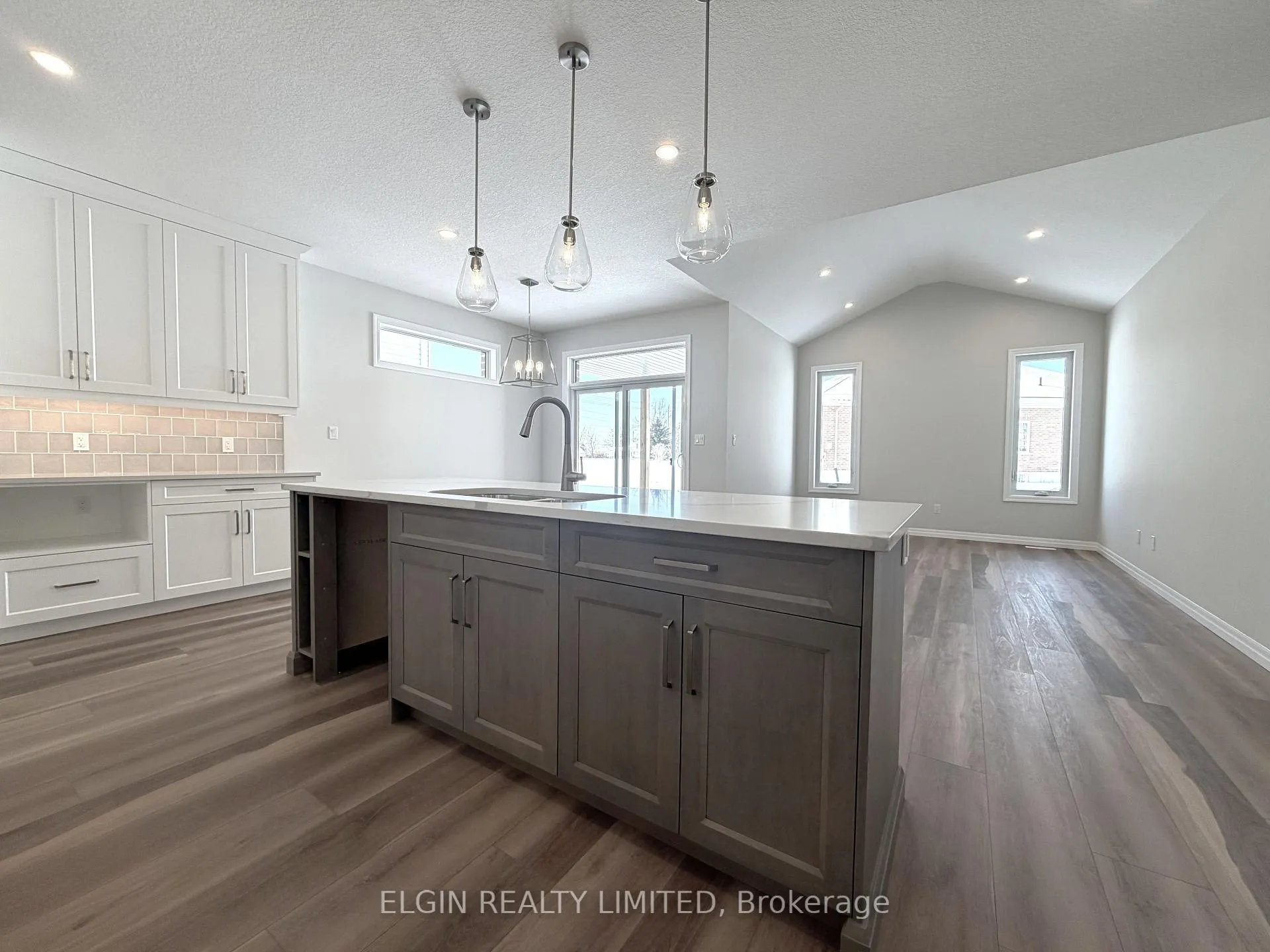Photo 10 of 256 Renaissance Drive, St. Thomas — HOMEH