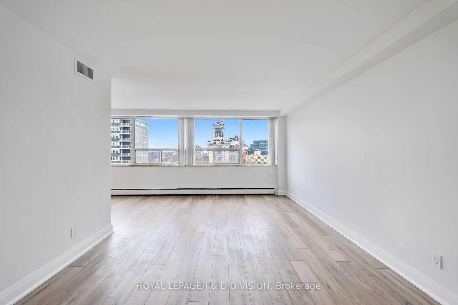Photo 4 of Unit 1002, 484 Avenue Road, Toronto, Forest Hill South — HOMEH