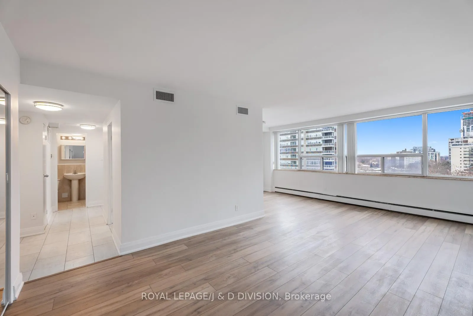 Photo 5 of Unit 1002, 484 Avenue Road, Toronto, Forest Hill South — HOMEH