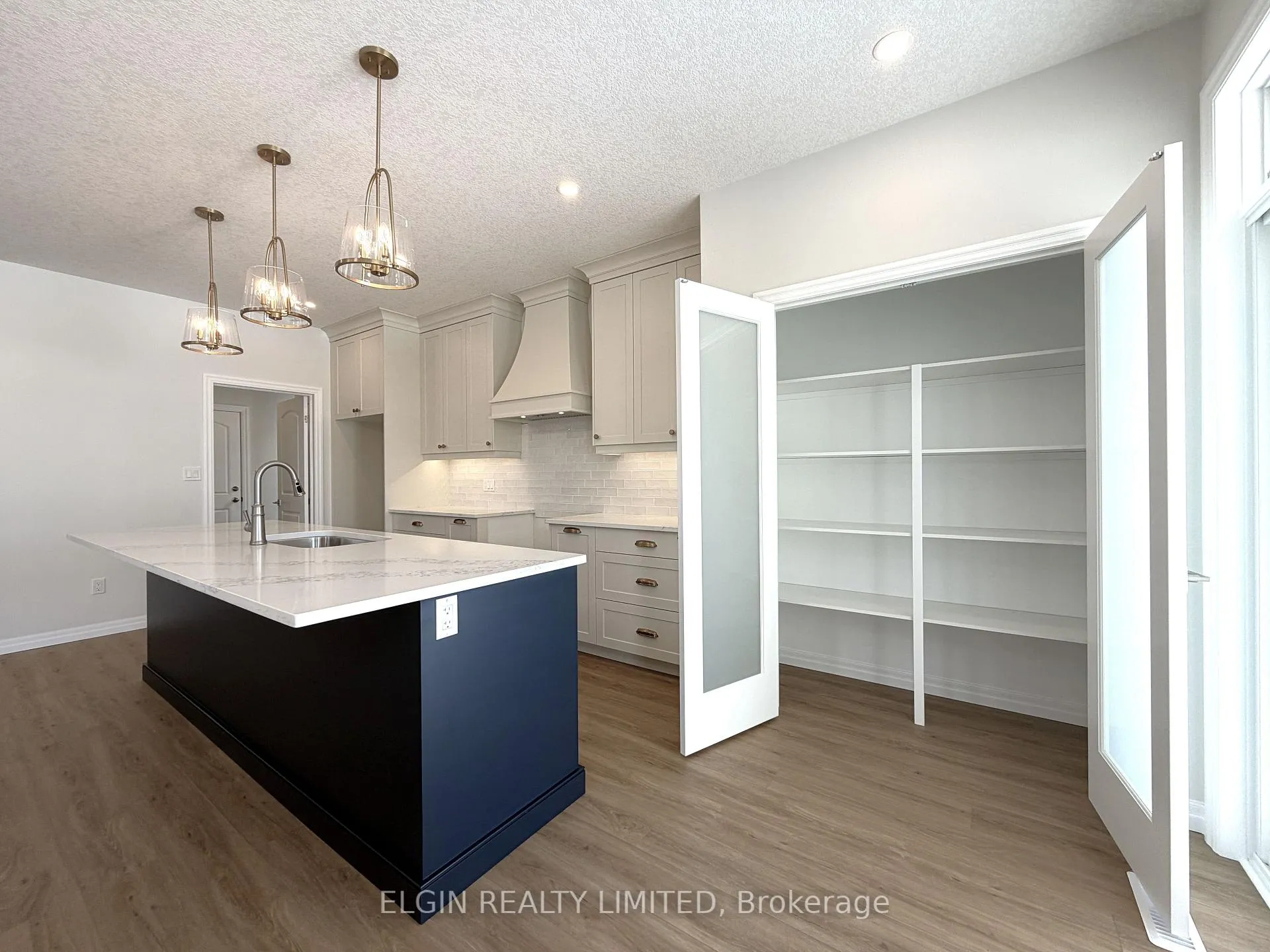 Photo 13 of 258 Renaissance Drive, St. Thomas — HOMEH