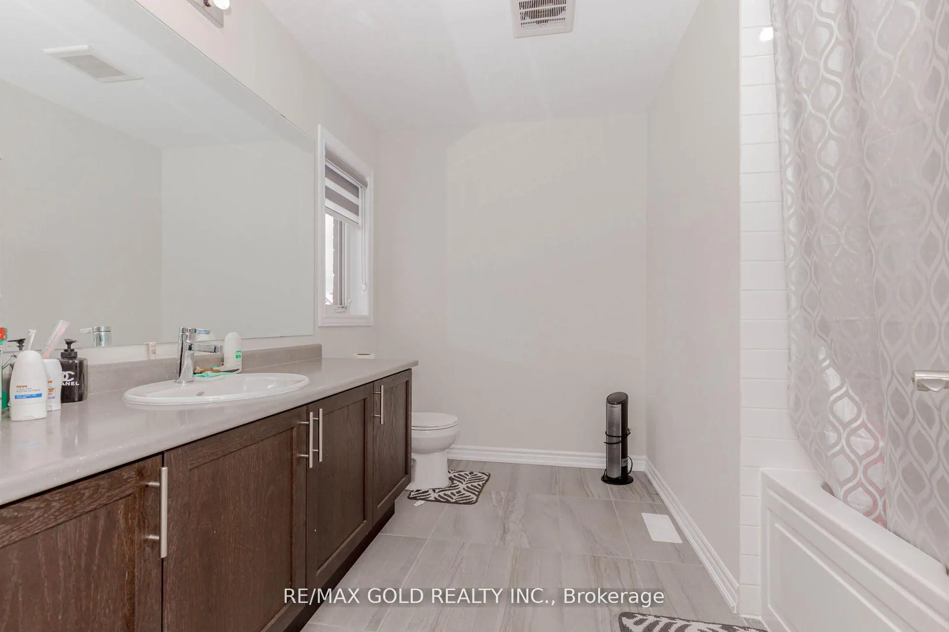Photo 32 of 4 Heming Street, Brant, Paris — HOMEH