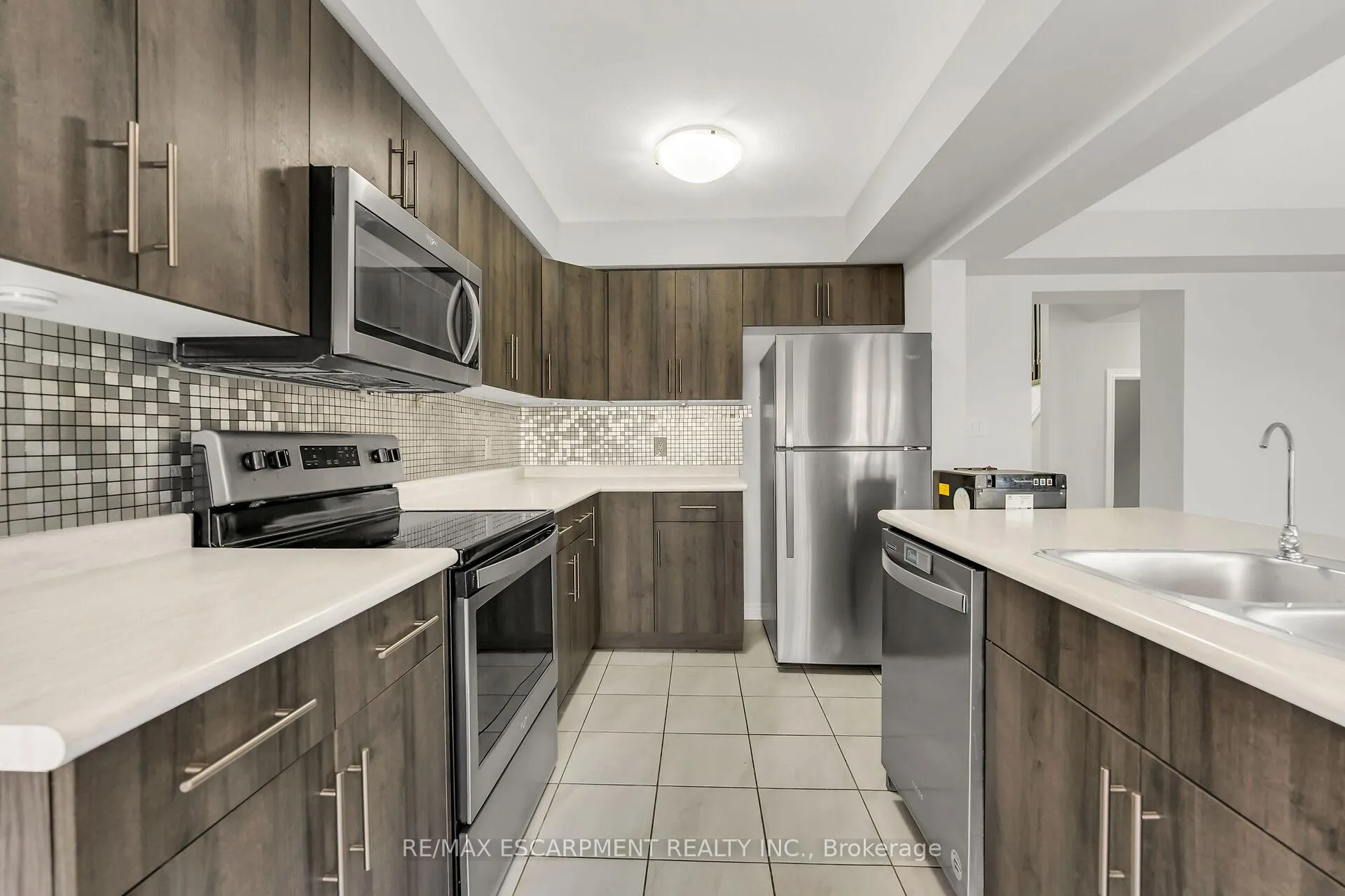Photo 10 of 152 Heron Street, Welland, Coyle Creek — HOMEH