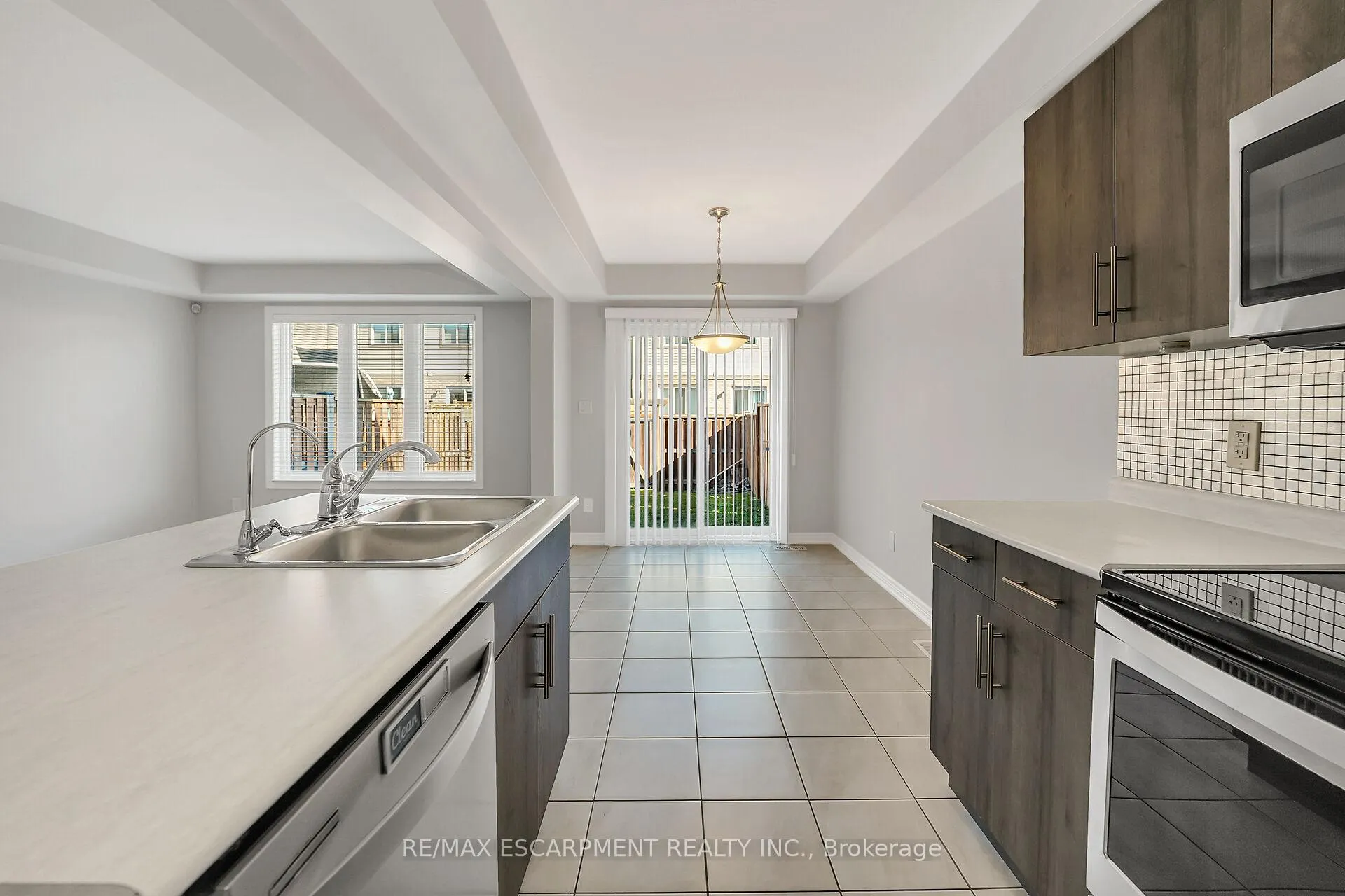 Photo 12 of 152 Heron Street, Welland, Coyle Creek — HOMEH