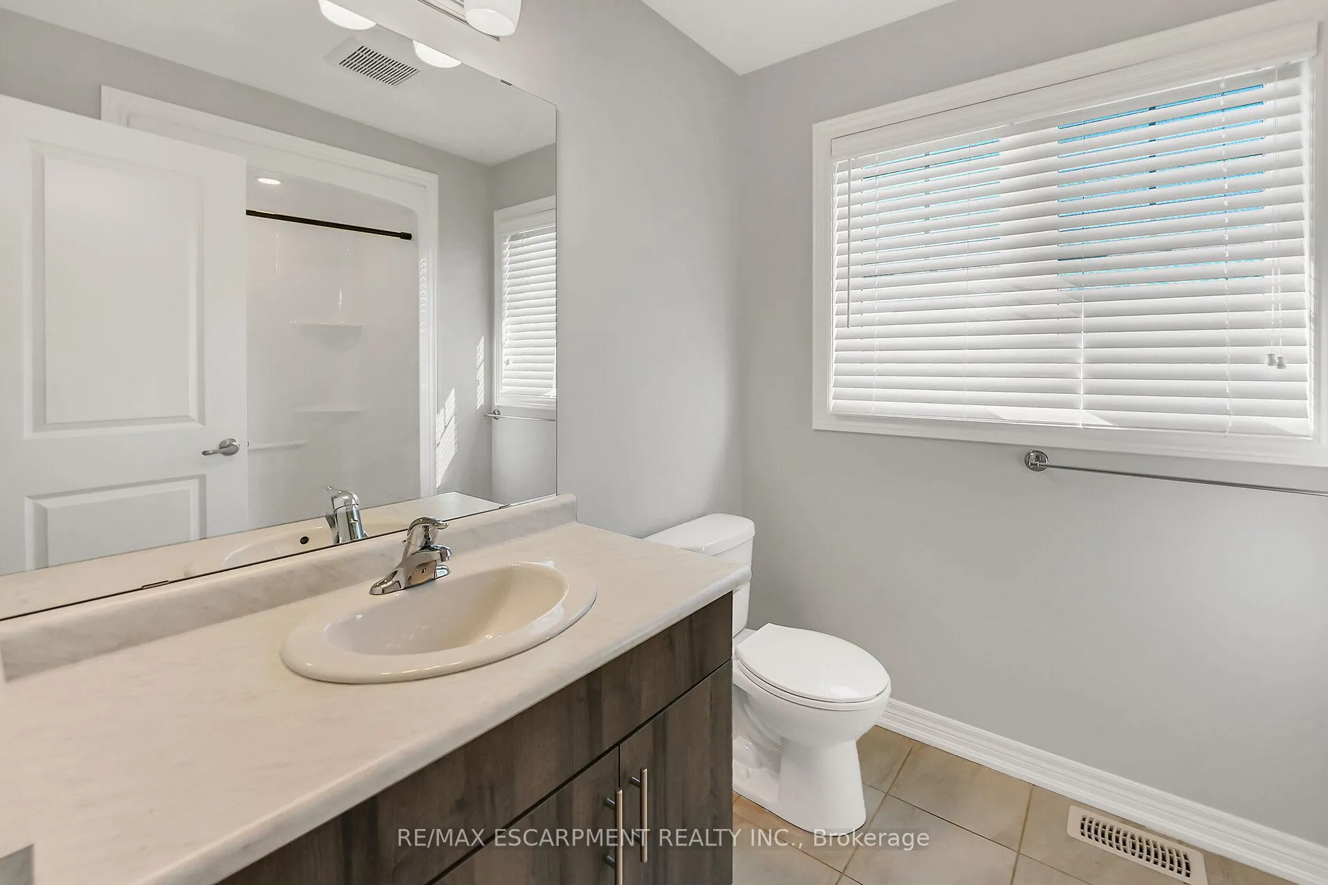 Photo 18 of 152 Heron Street, Welland, Coyle Creek — HOMEH