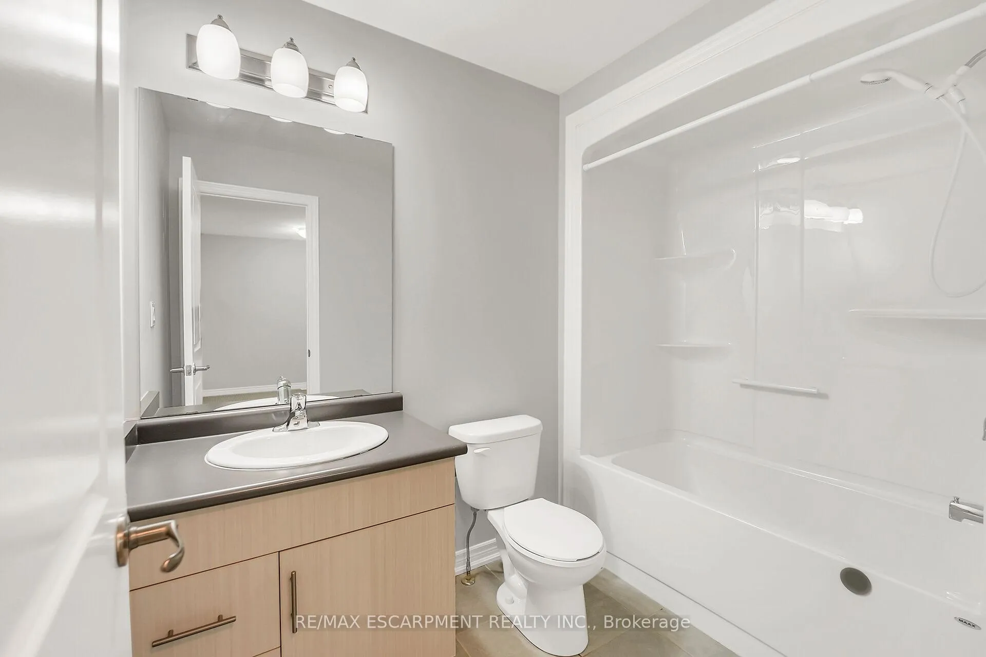 Photo 26 of 152 Heron Street, Welland, Coyle Creek — HOMEH