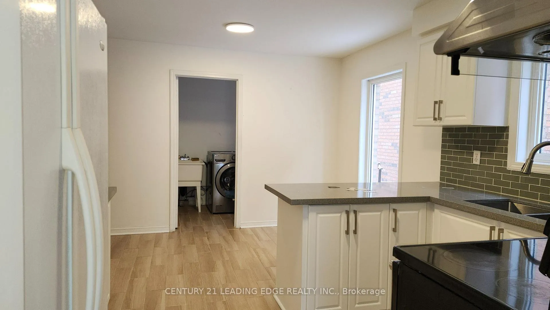 Photo 3 of 7 Angela Court, Markham, Middlefield — HOMEH