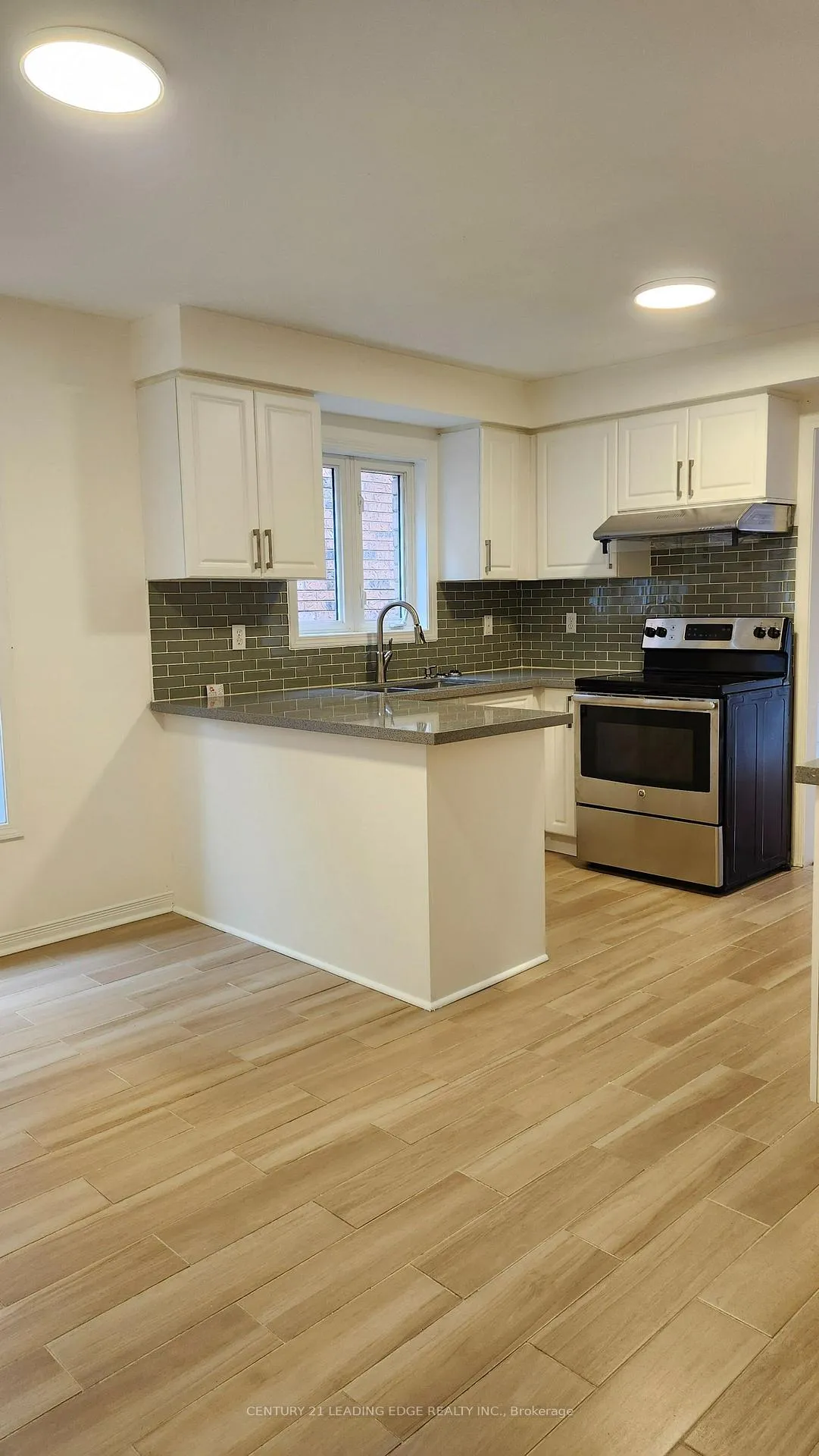Photo 4 of 7 Angela Court, Markham, Middlefield — HOMEH