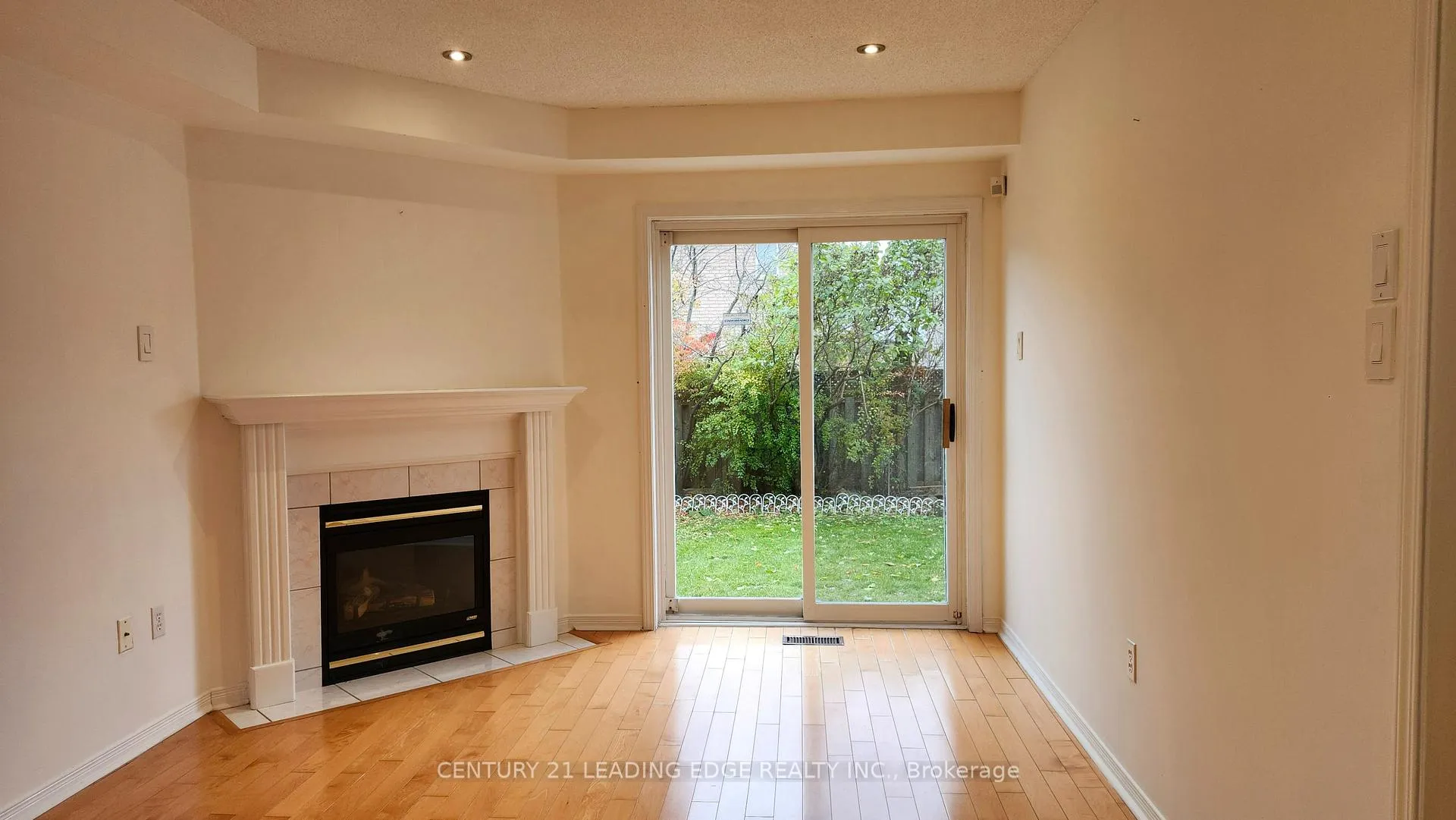 Photo 6 of 7 Angela Court, Markham, Middlefield — HOMEH