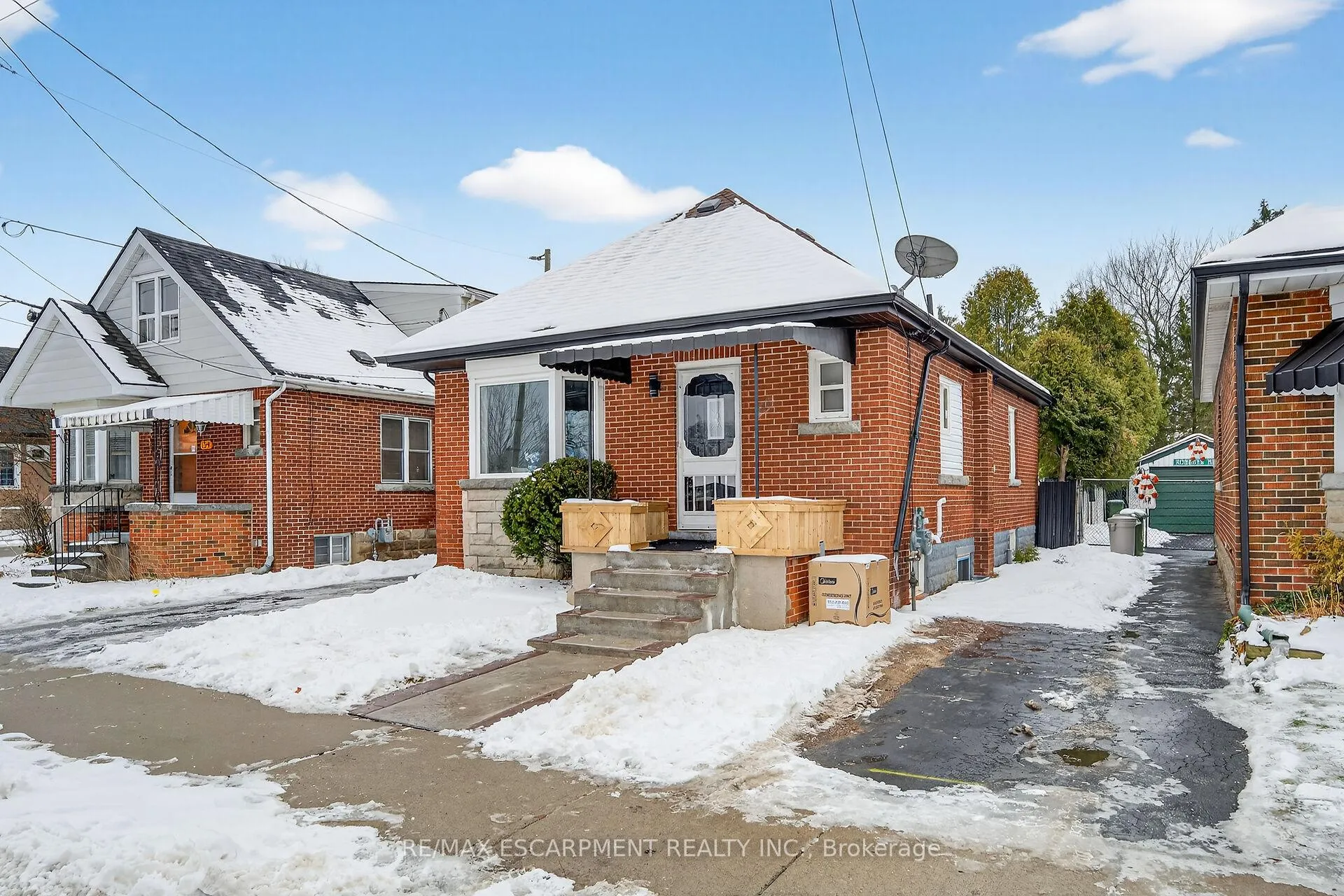 Front of 150 Brucedale Avenue E
