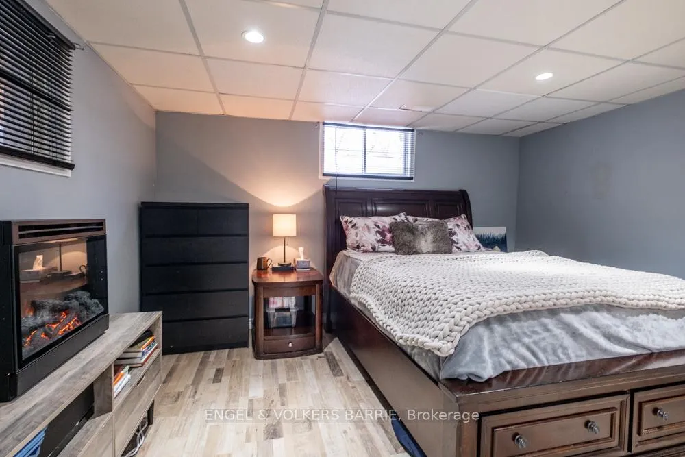 Photo 5 of 1065 Snow Valley Road, Springwater, Midhurst — HOMEH