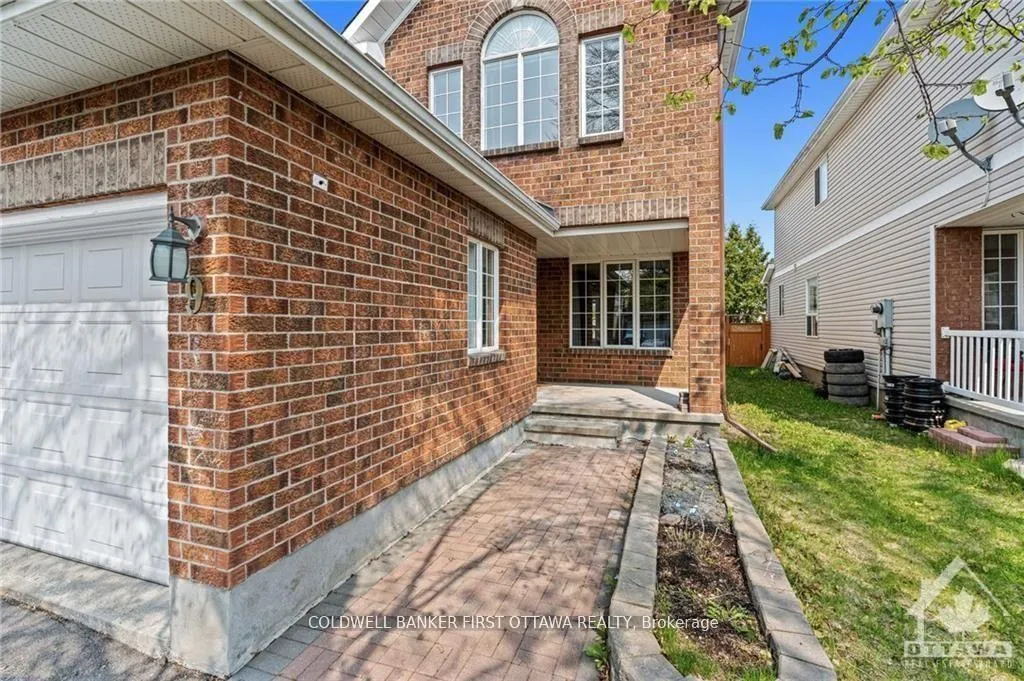 Photo 5 of 9 Armagh Way, Ottawa, Barrhaven - Longfields — HOMEH