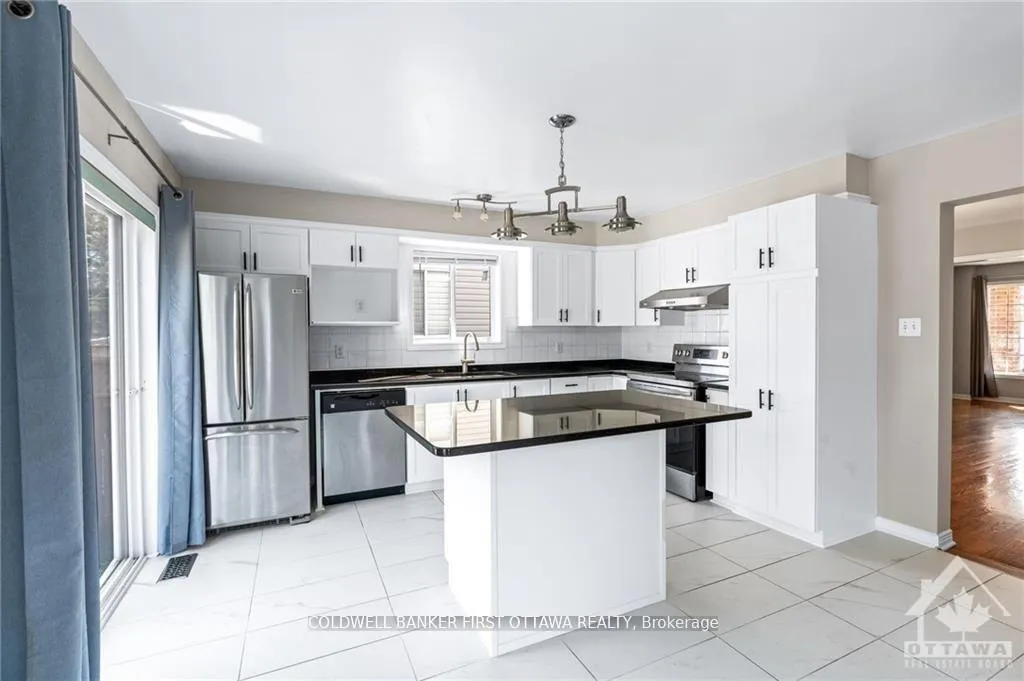 Photo 13 of 9 Armagh Way, Ottawa, Barrhaven - Longfields — HOMEH