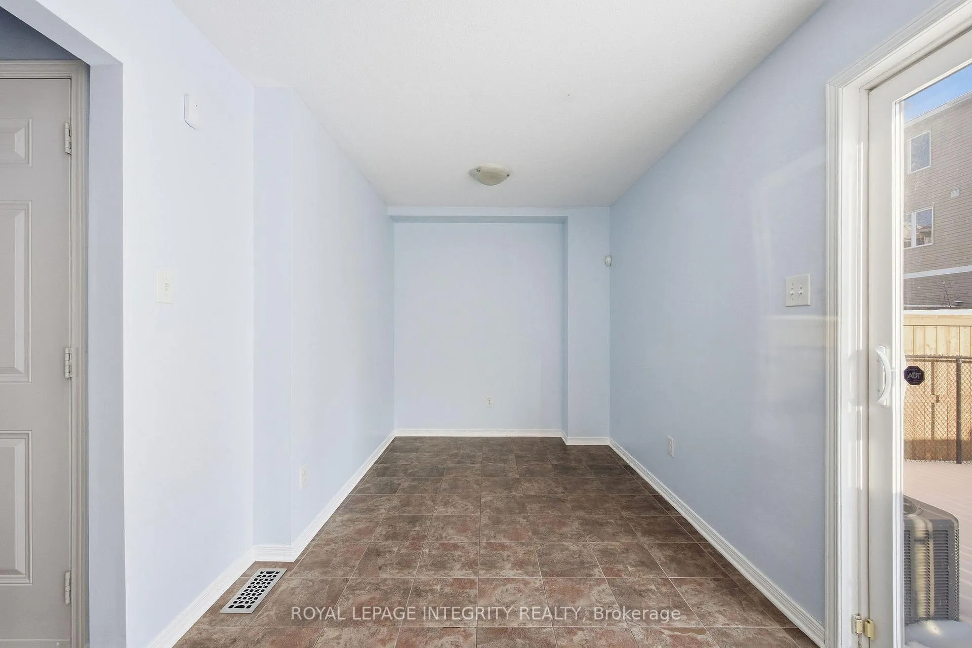 Photo 5 of 225 Kennevale Drive, Ottawa, Barrhaven - Cedargrove/Fraserdale — HOMEH