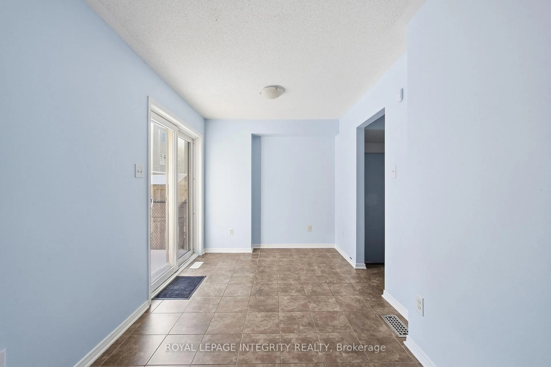 Photo 6 of 225 Kennevale Drive, Ottawa, Barrhaven - Cedargrove/Fraserdale — HOMEH