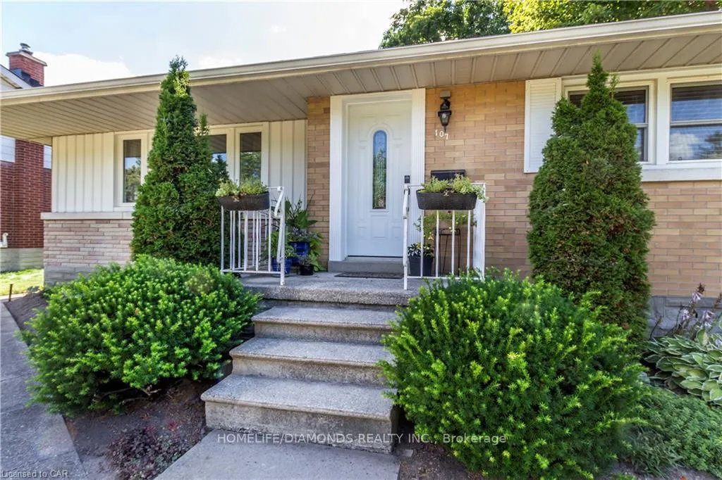 Photo 4 of Unit Upper, 107 Ellis Crescent, Waterloo — HOMEH