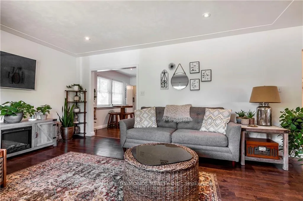 Photo 7 of Unit Upper, 107 Ellis Crescent, Waterloo — HOMEH