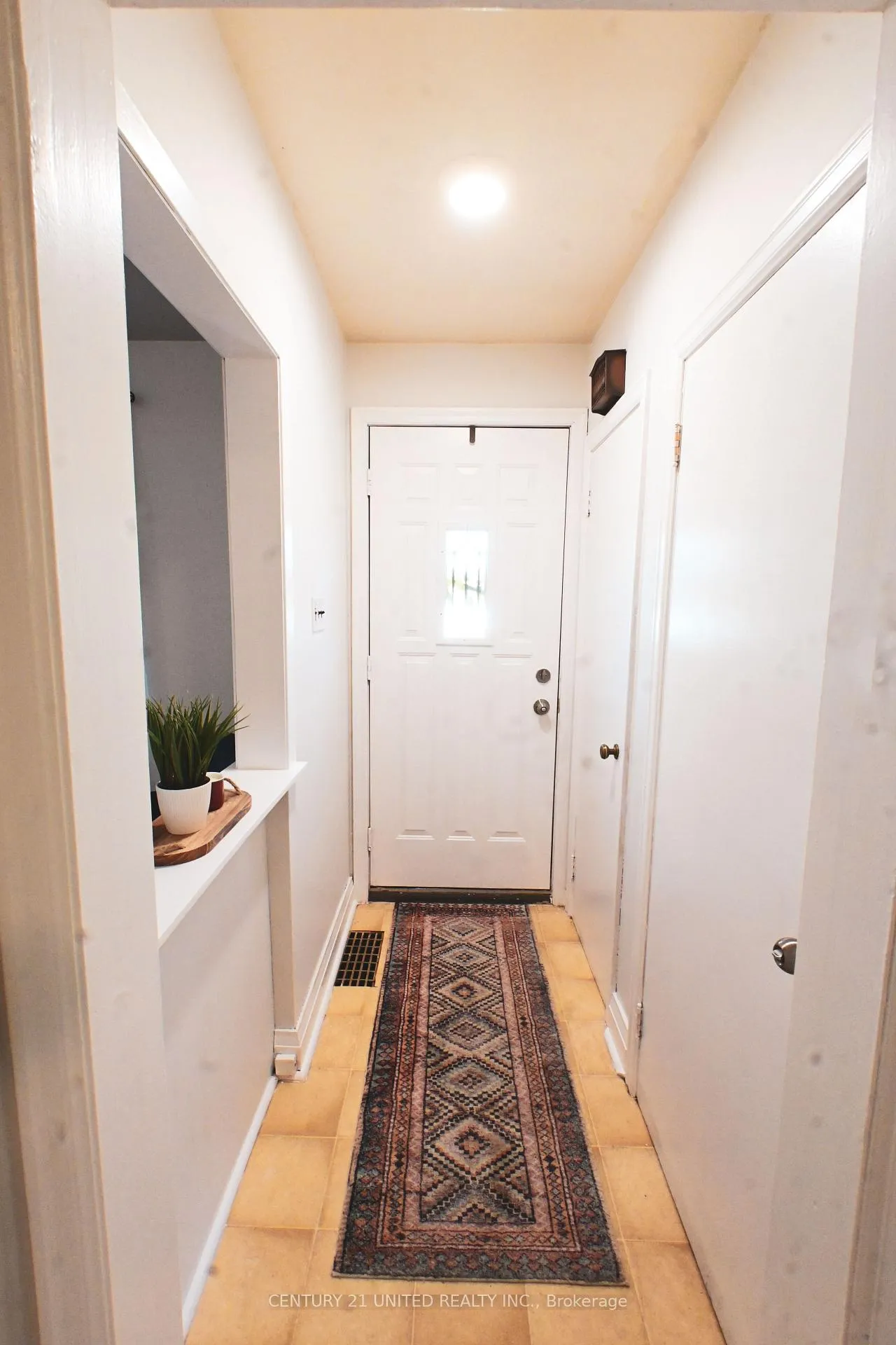 Photo 3 of 567 O'Connell Road, Peterborough, Otonabee Ward 1 — HOMEH