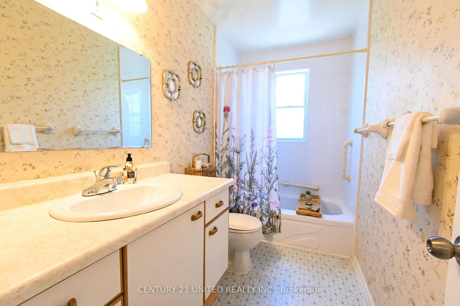 Photo 10 of 567 O'Connell Road, Peterborough, Otonabee Ward 1 — HOMEH