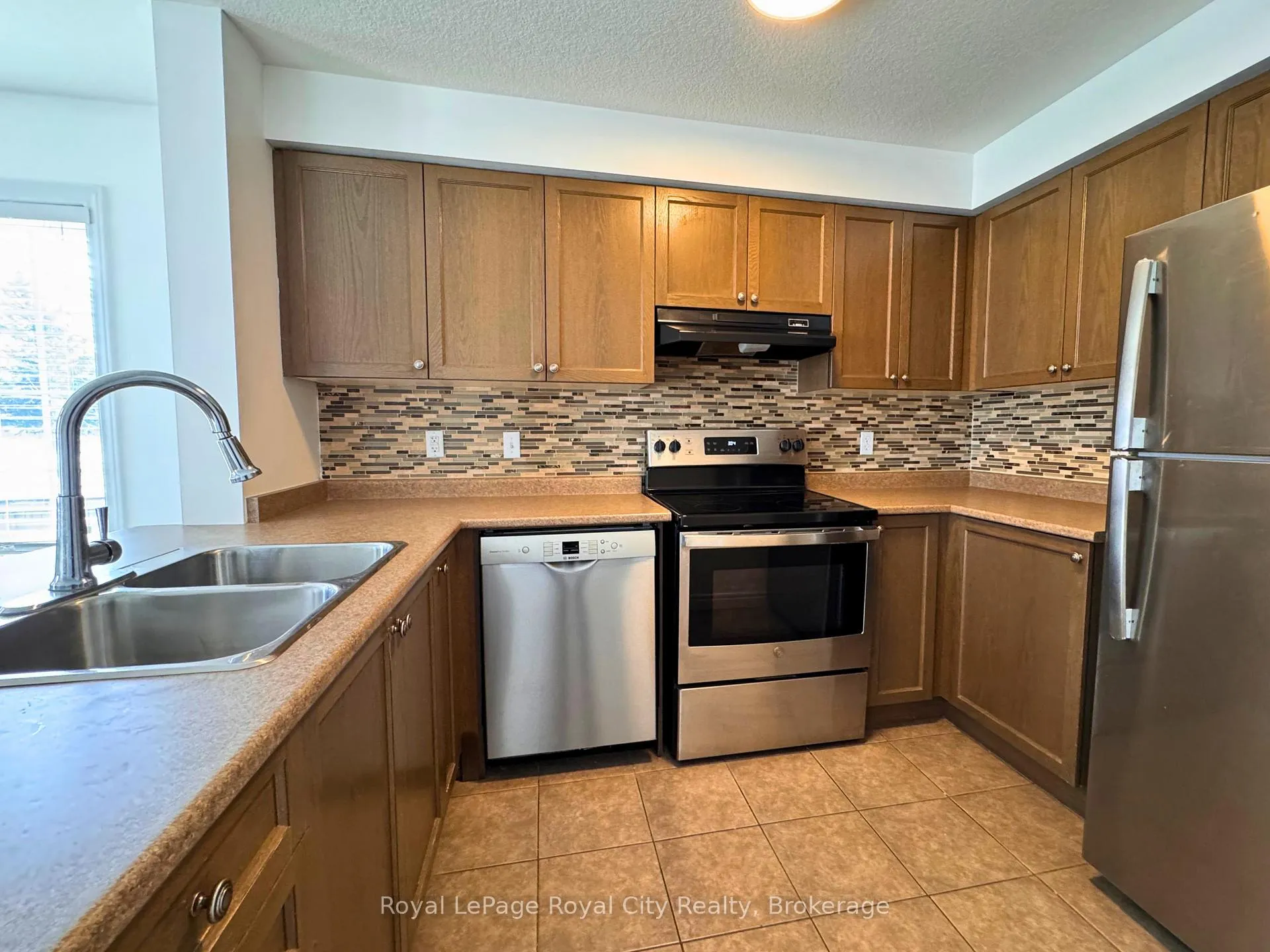 Photo 3 of Unit A, 604 Woodlawn Road, Guelph, Victoria North — HOMEH