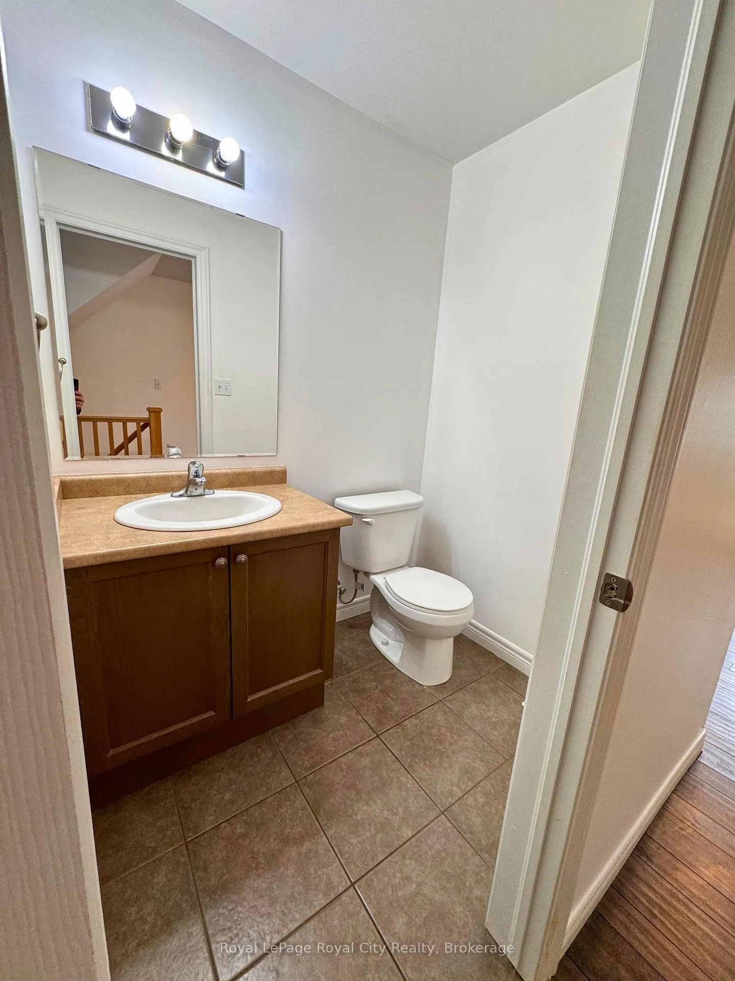 Photo 8 of Unit A, 604 Woodlawn Road, Guelph, Victoria North — HOMEH