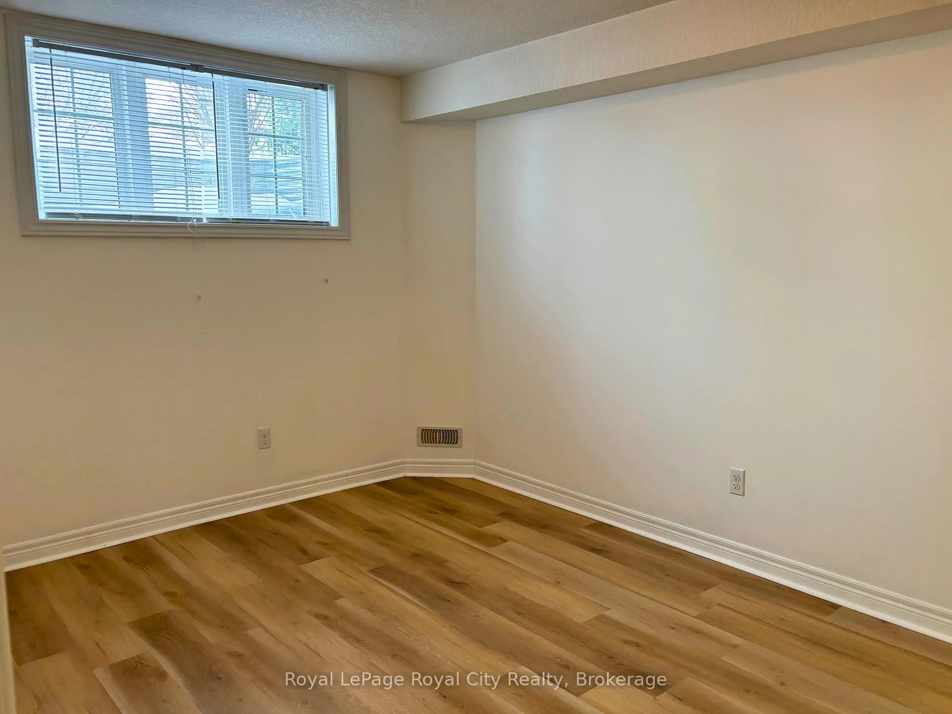 Photo 11 of Unit A, 604 Woodlawn Road, Guelph, Victoria North — HOMEH
