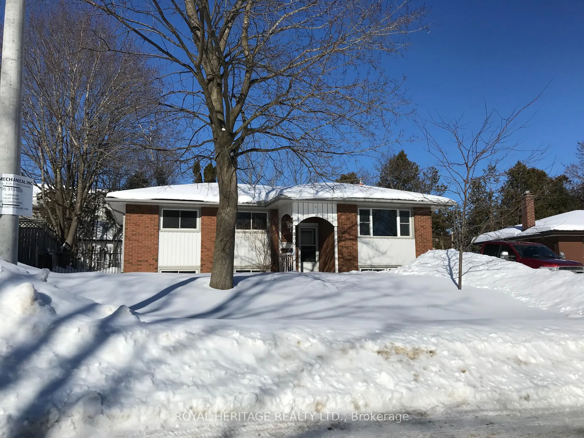 Photo 2 of Unit Upper, 900 Ellesmere Avenue, Peterborough, Northcrest Ward 5 — HOMEH
