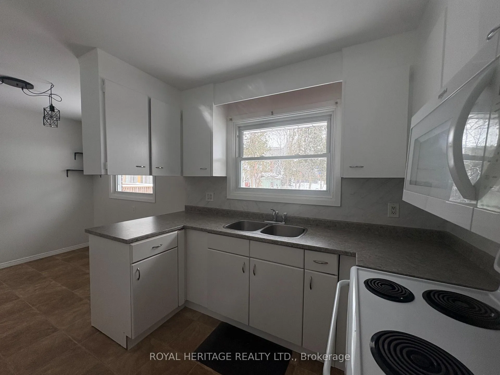 Photo 8 of Unit Upper, 900 Ellesmere Avenue, Peterborough, Northcrest Ward 5 — HOMEH