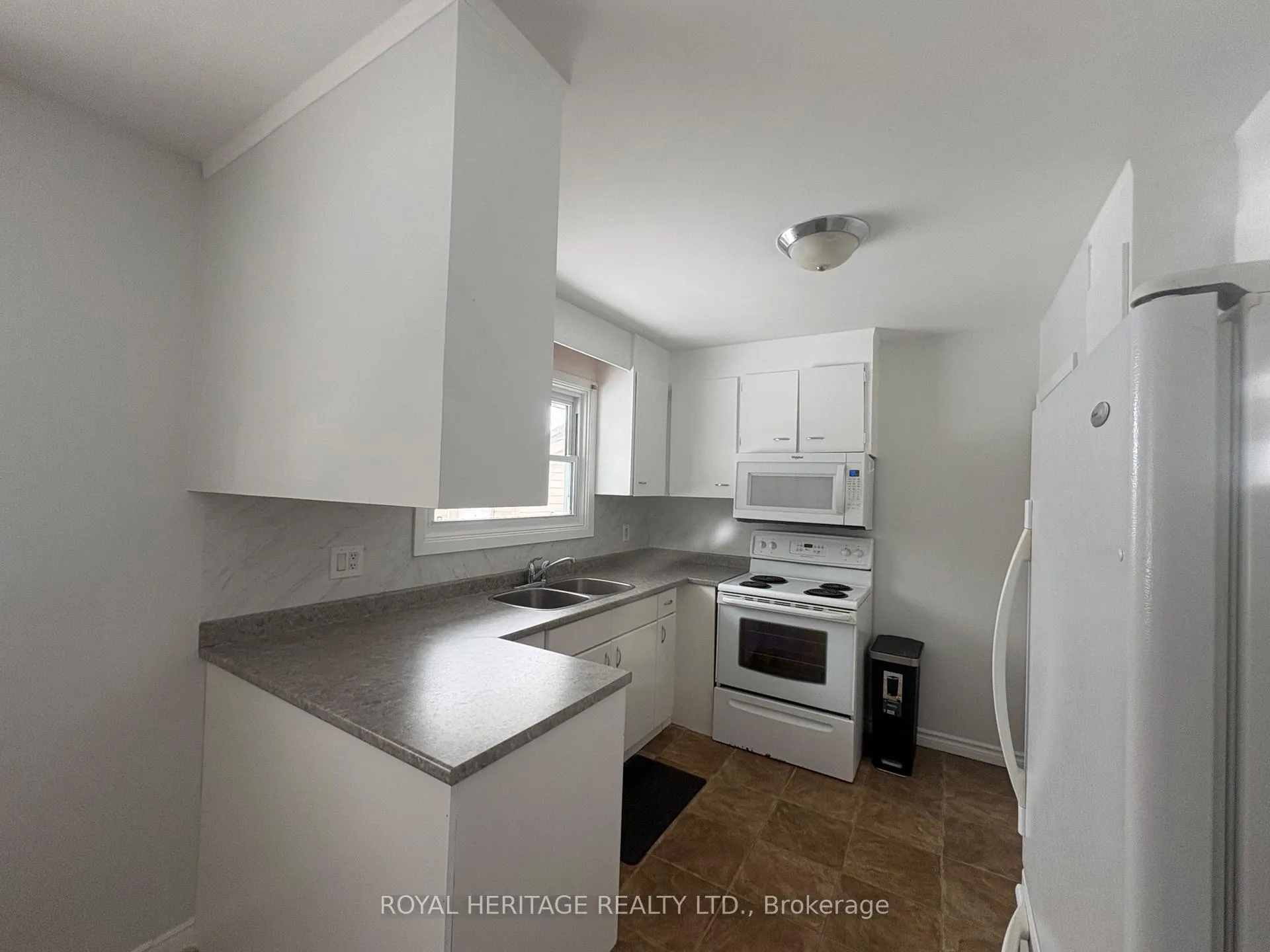 Photo 9 of Unit Upper, 900 Ellesmere Avenue, Peterborough, Northcrest Ward 5 — HOMEH