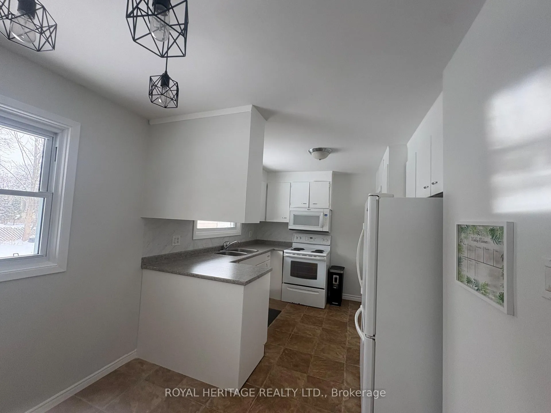 Photo 10 of Unit Upper, 900 Ellesmere Avenue, Peterborough, Northcrest Ward 5 — HOMEH