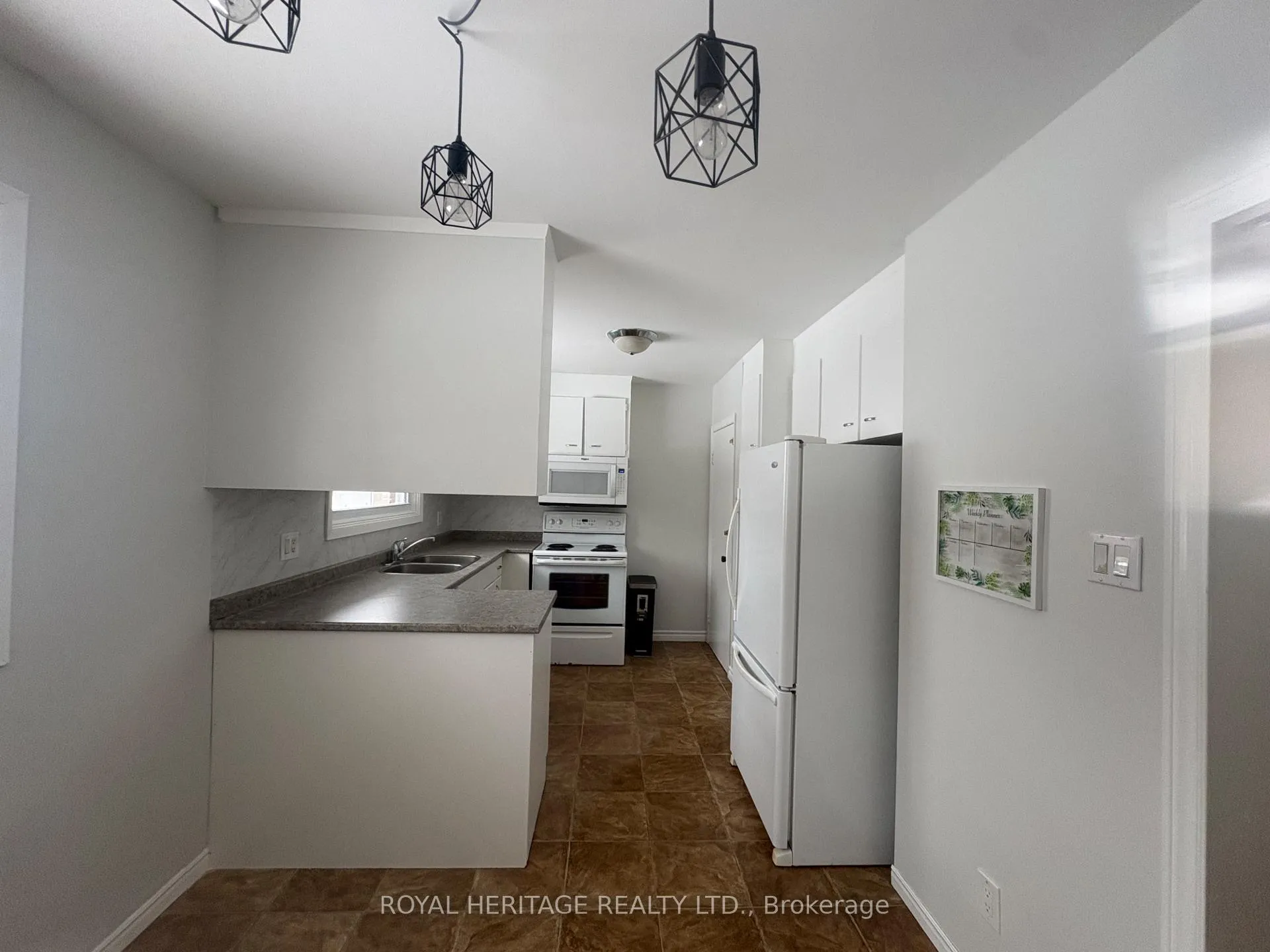 Photo 11 of Unit Upper, 900 Ellesmere Avenue, Peterborough, Northcrest Ward 5 — HOMEH
