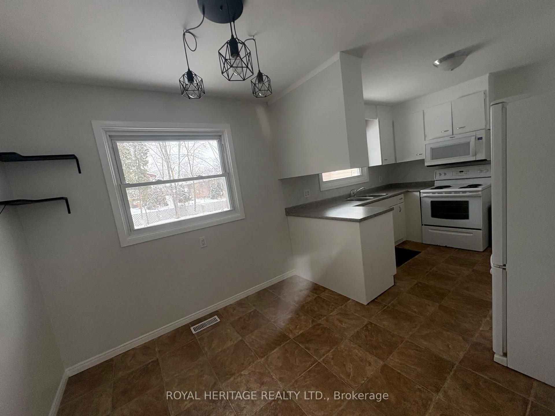 Photo 12 of Unit Upper, 900 Ellesmere Avenue, Peterborough, Northcrest Ward 5 — HOMEH