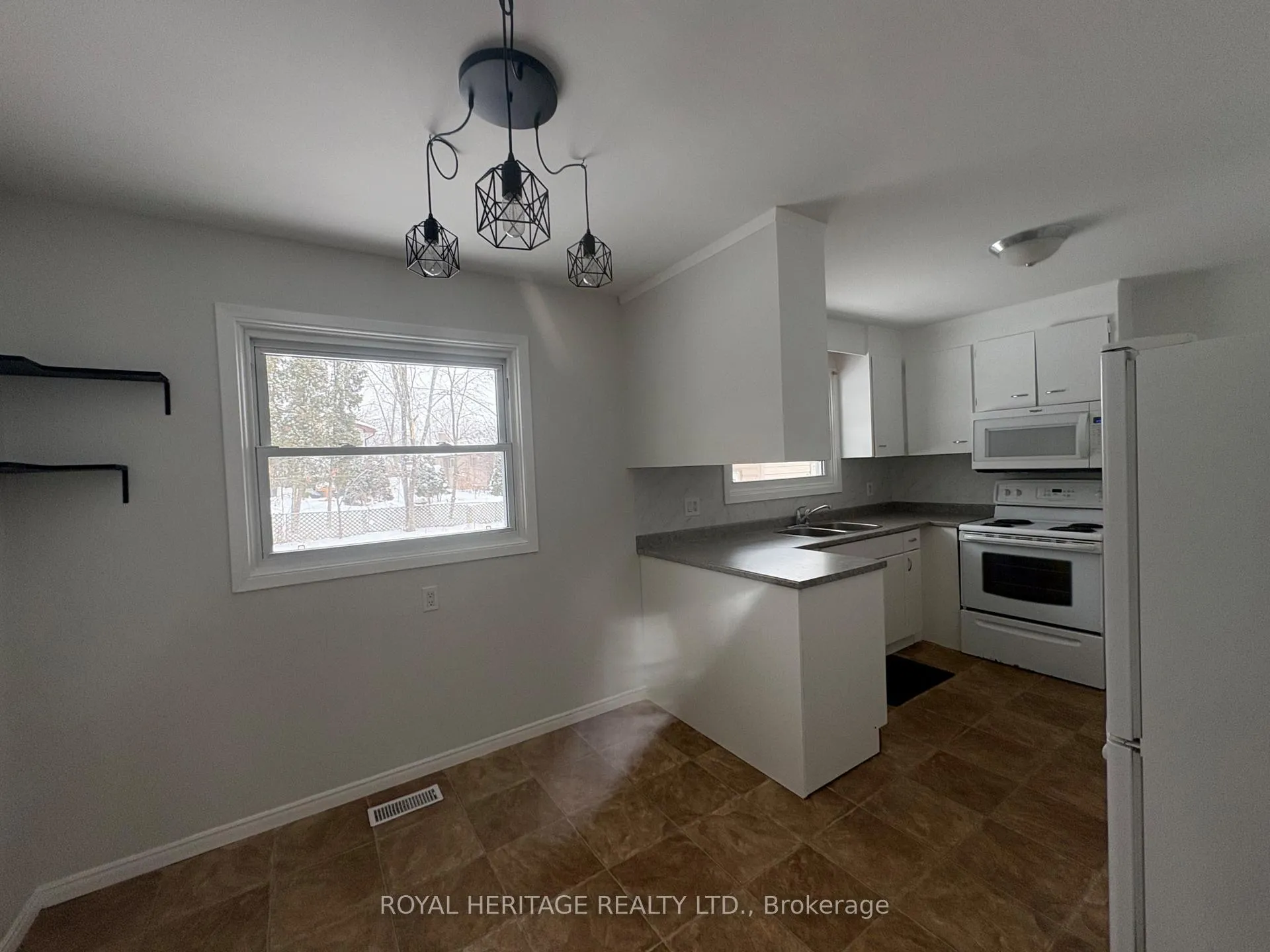 Photo 14 of Unit Upper, 900 Ellesmere Avenue, Peterborough, Northcrest Ward 5 — HOMEH
