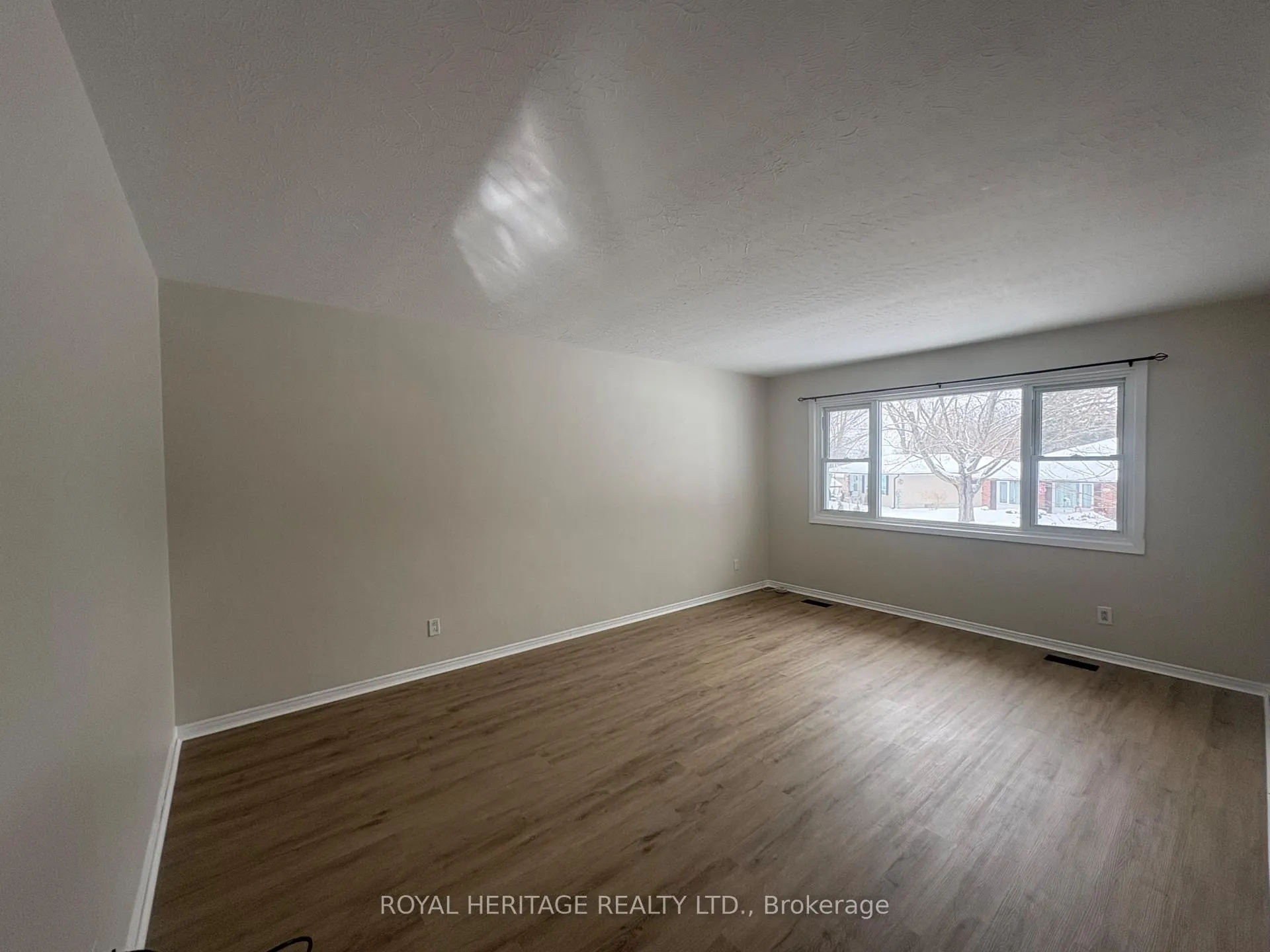 Photo 16 of Unit Upper, 900 Ellesmere Avenue, Peterborough, Northcrest Ward 5 — HOMEH