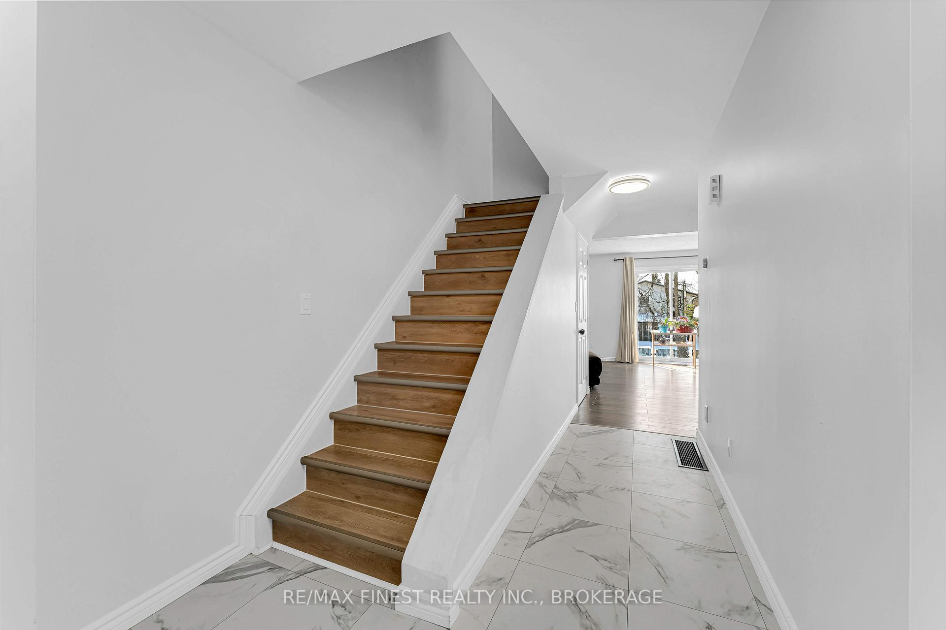 Photo 6 of 852 Larchwood Crescent, Kingston, City Northwest — HOMEH