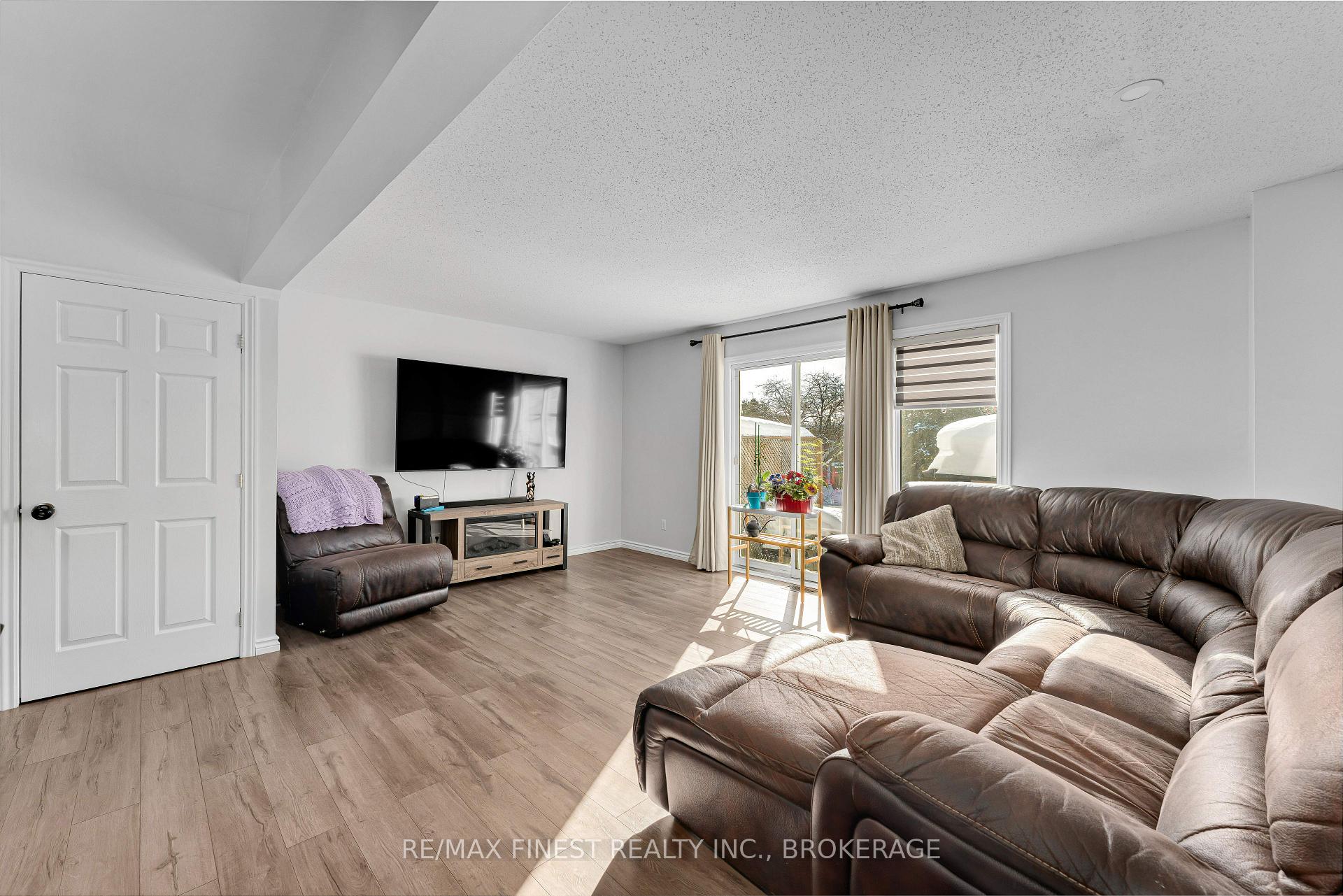 Photo 14 of 852 Larchwood Crescent, Kingston, City Northwest — HOMEH